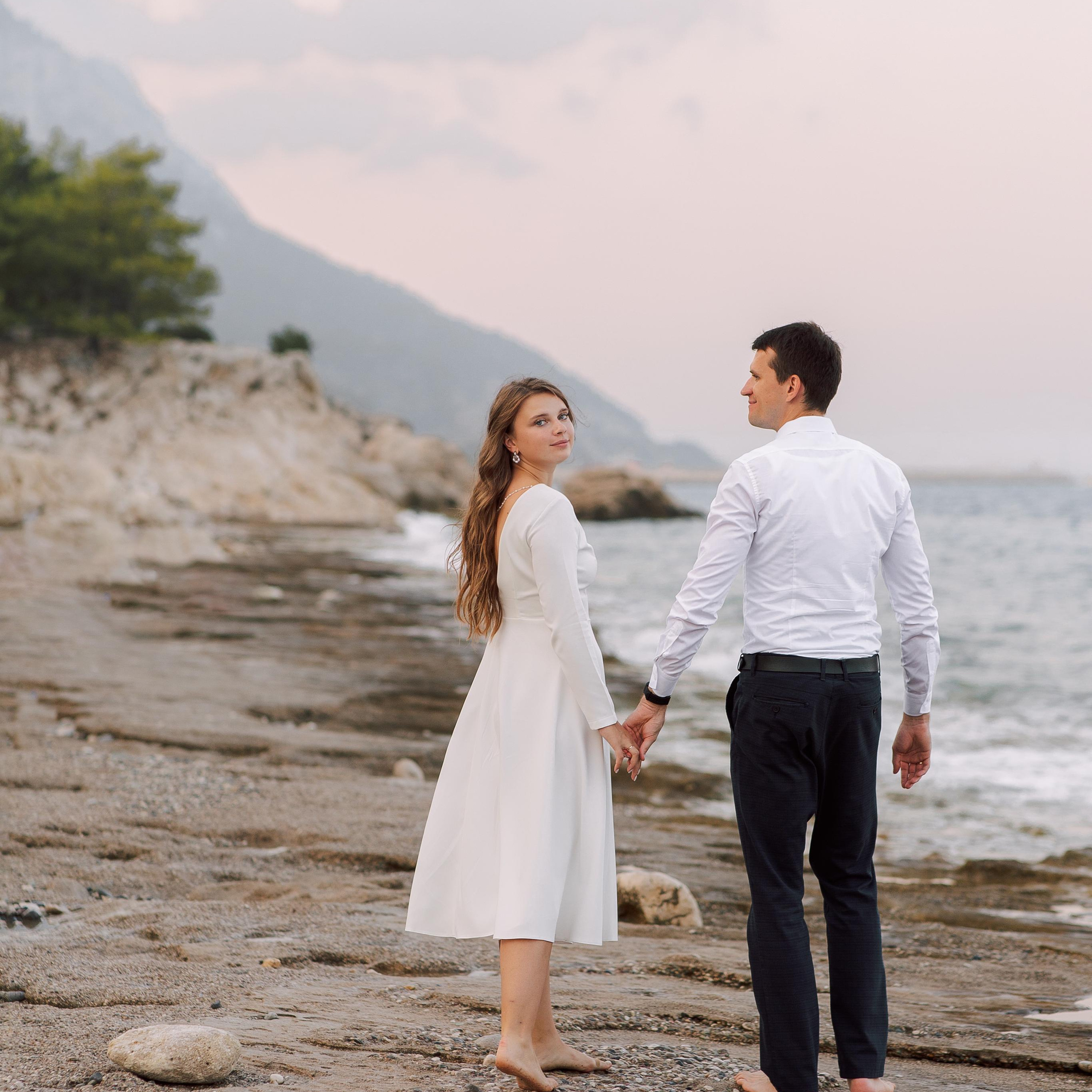 Свадебная фотосессия в Анталии. Улочки и пляж. Алсу Девели. Фотограф в Алании в Турции, Аланья, Сиде, Белек, Анталия, Кемер, Конаклы, Окурджалар. Фотосъемки в Алании. Фотосессия в Алания