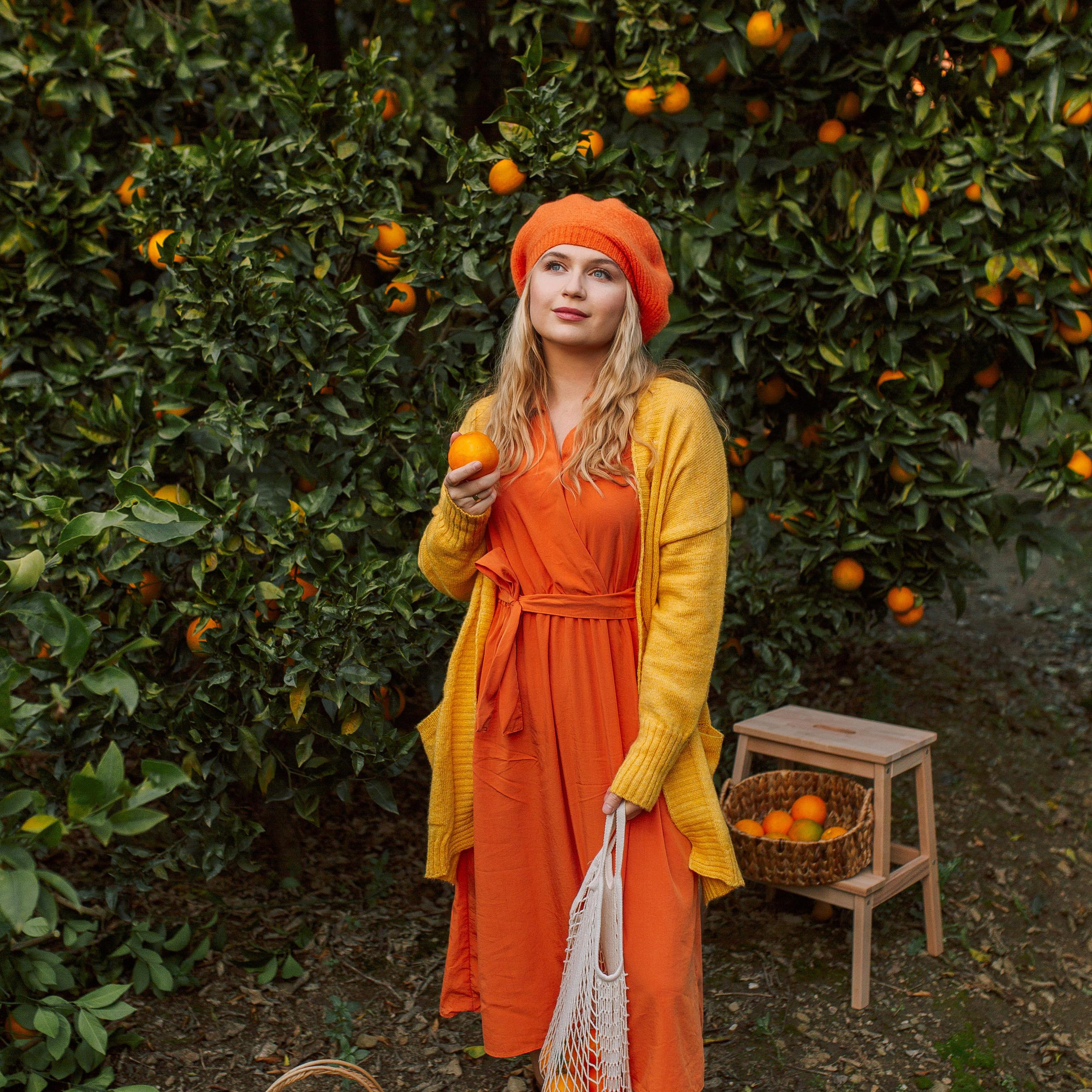 Фотосессия в апельсиновом саду. Алсу Девели. Фотограф в Алании в Турции, Аланья, Сиде, Белек, Анталия, Кемер, Конаклы, Окурджалар. Фотосъемки в Алании. Фотосессия в Алания