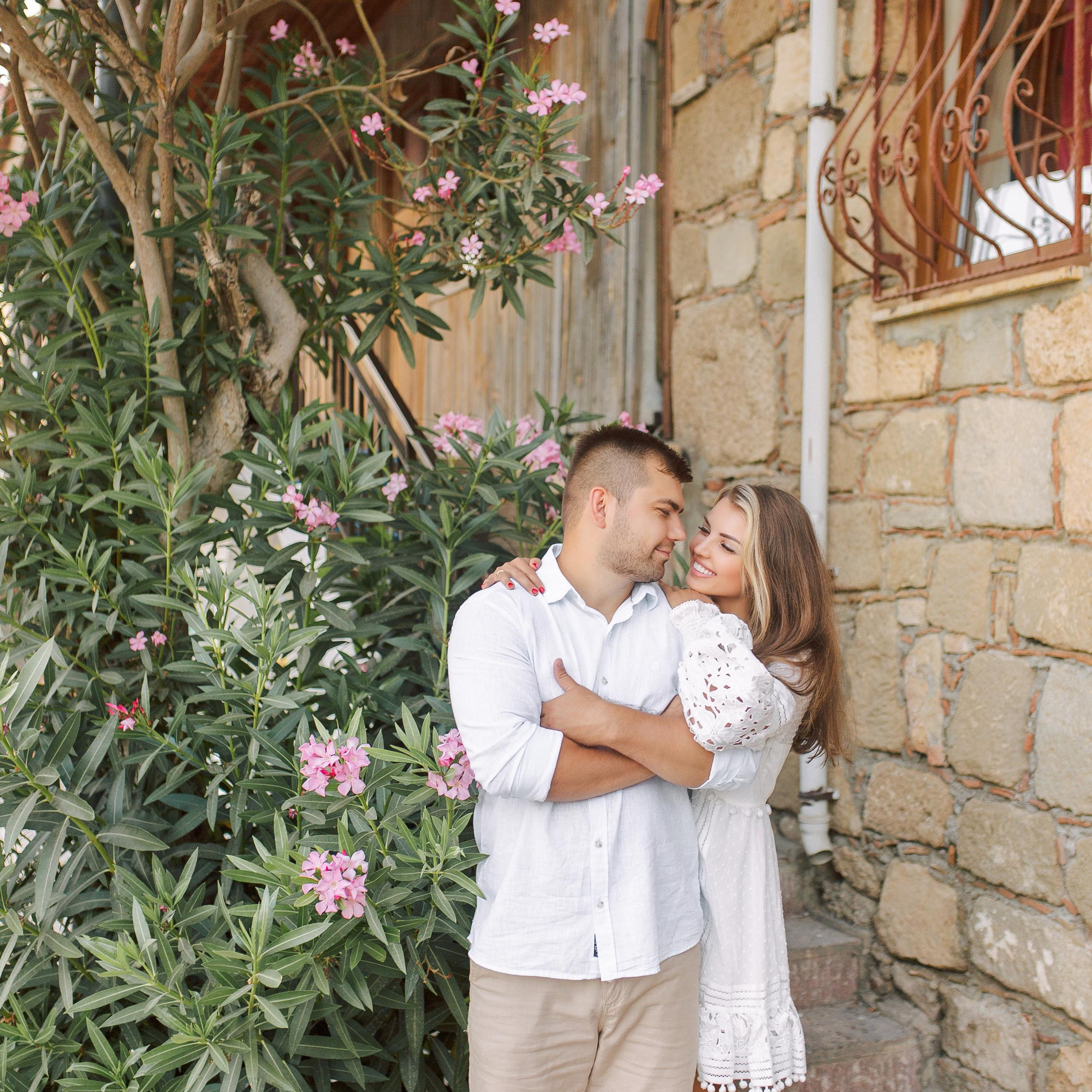 Couple photo shoot in the ancient city of Side. Alsu Develi, Photographer in Turkey, Alanya, Side, Belek, Antalya, Kemer, Turkiye. Photoshooting in Alanya. Photosession in Belek, Side