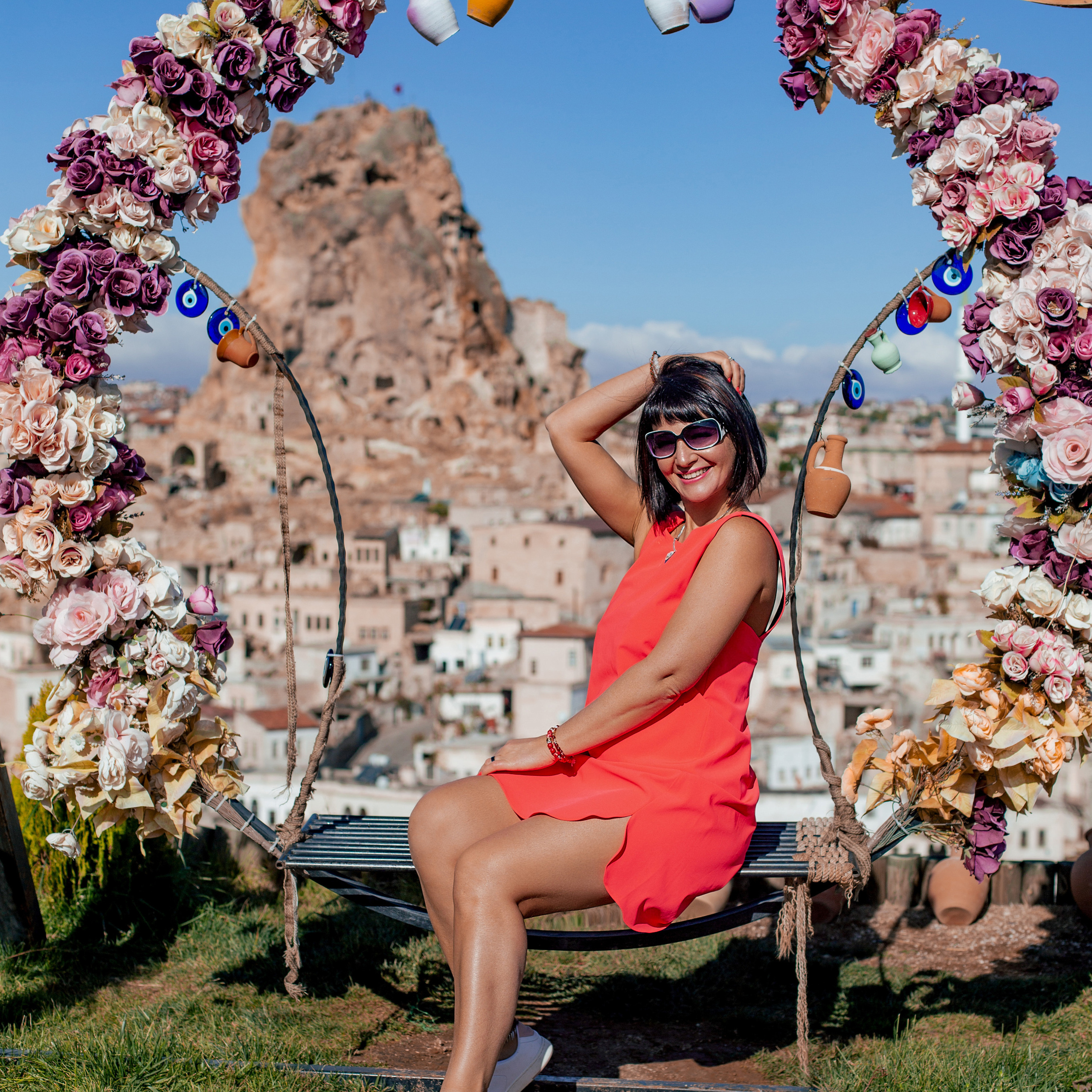 Photo shoot in Cappadocia against the backdrop of floating balloons. Alsu Develi, Photographer in Turkey, Alanya, Side, Belek, Antalya, Kemer, Turkiye. Photoshooting in Alanya. Photosession in Belek, Side