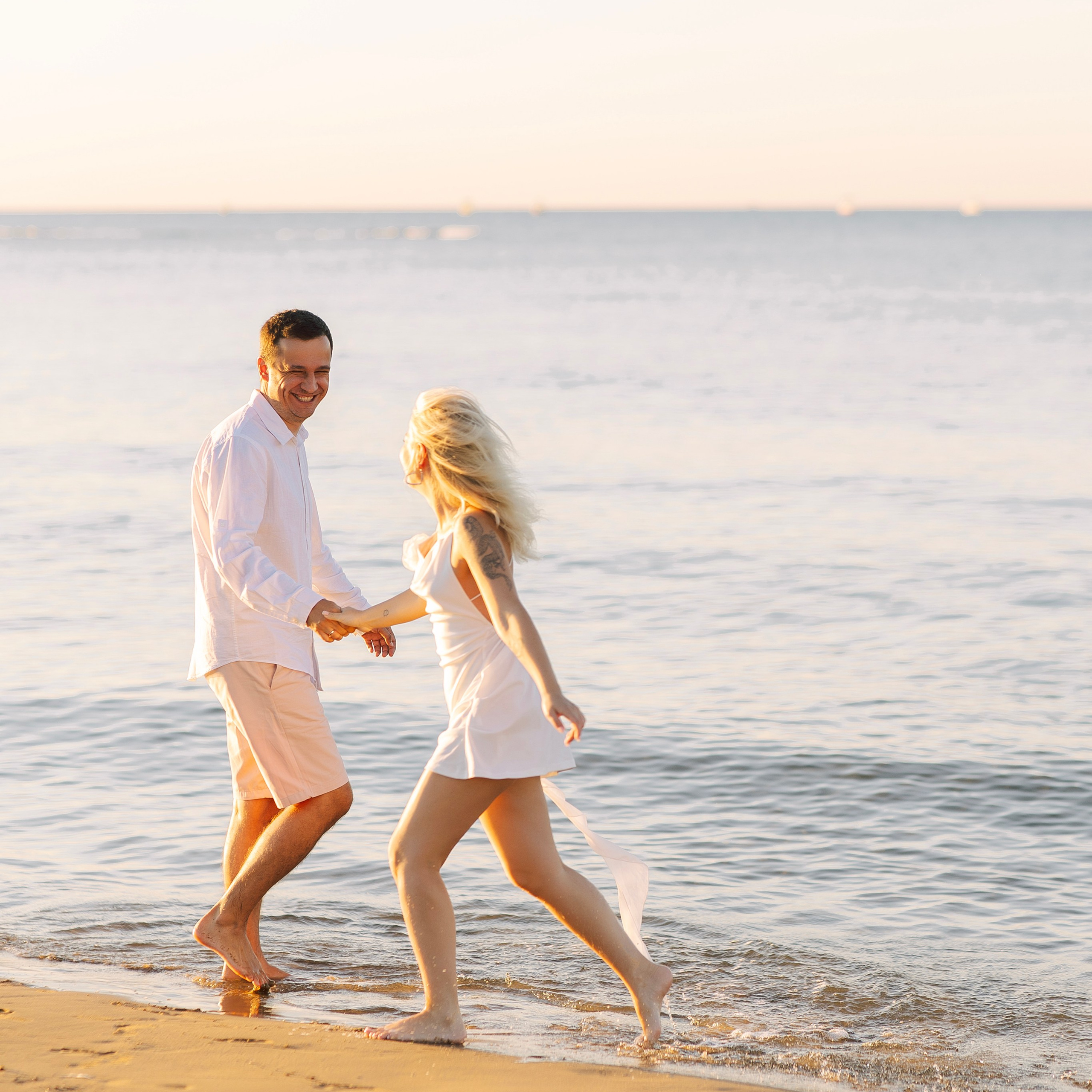 Закат. Love Story на пляже в Сиде на рассвете. Алсу Девели. Фотограф в Алании в Турции, Аланья, Сиде, Белек, Анталия, Кемер, Конаклы, Окурджалар. Фотосъемки в Алании. Фотосессия в Алания