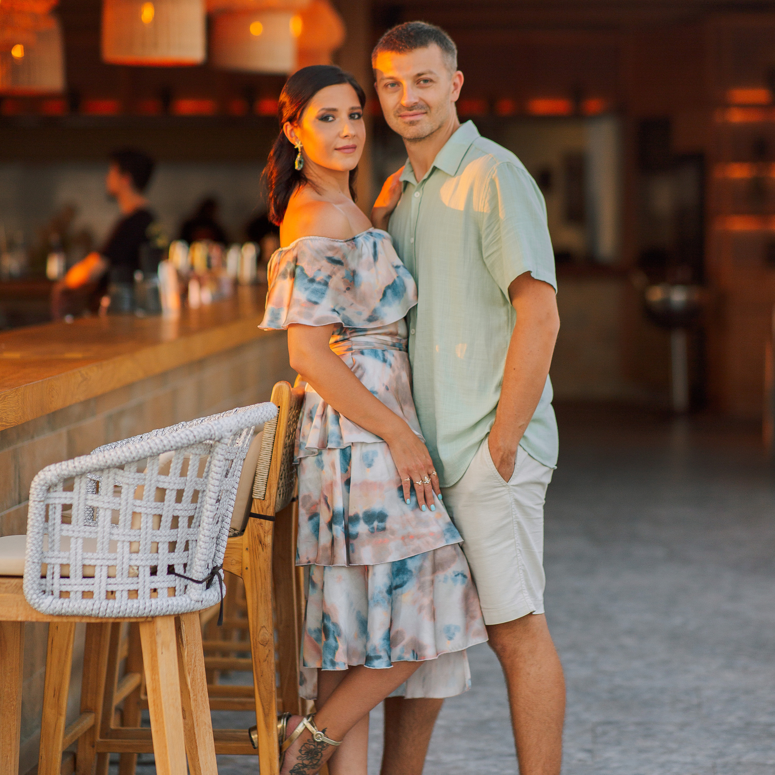 Birthday photosession in a cafe. Alsu Develi, Photographer in Turkey, Alanya, Side, Belek, Antalya, Kemer, Turkiye. Photoshooting in Alanya. Photosession in Belek, Side