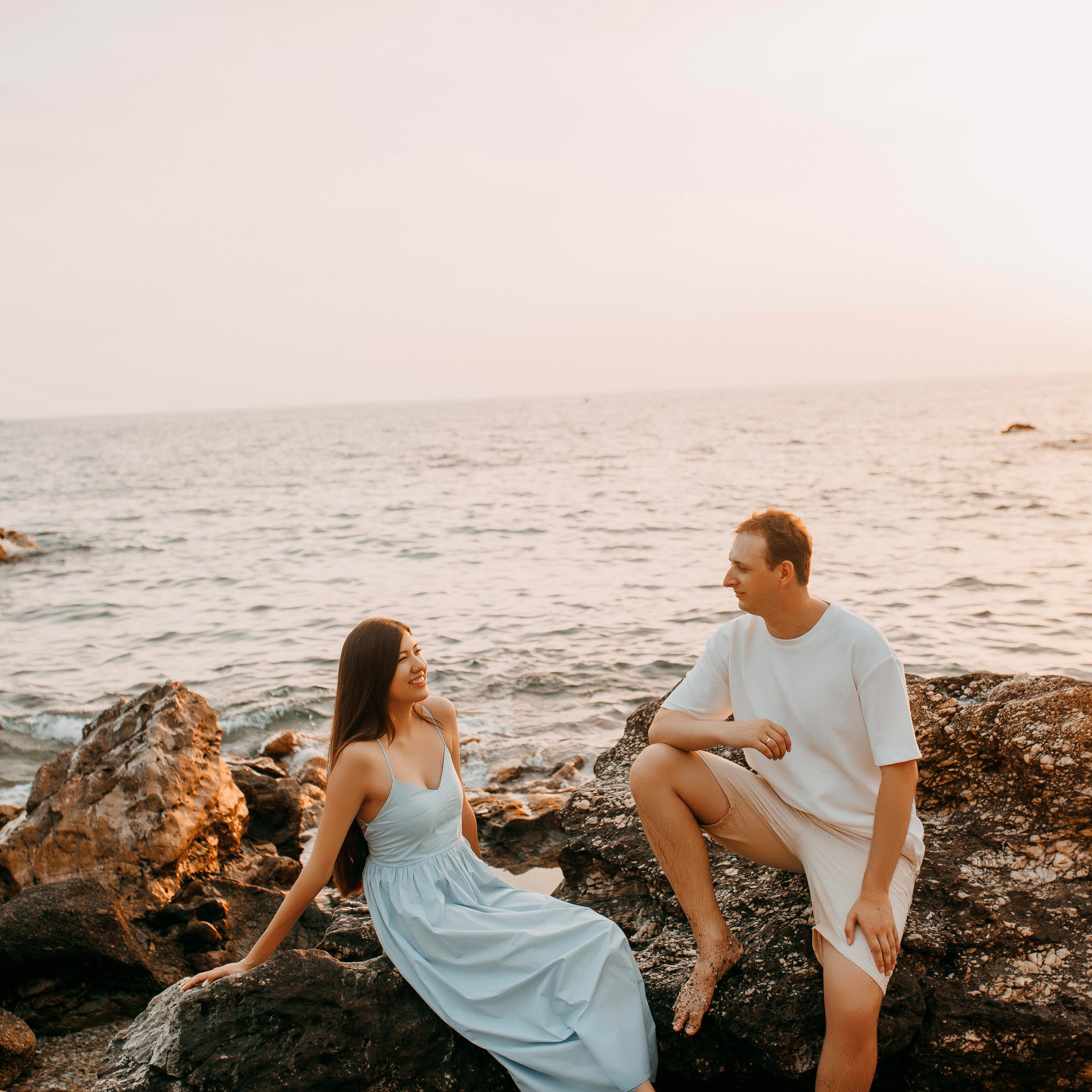 Sunset. Photo session of a love story on the beach at sunset. Alsu Develi, Photographer in Turkey, Alanya, Side, Belek, Antalya, Kemer, Turkiye. Photoshooting in Alanya. Photosession in Belek, Side