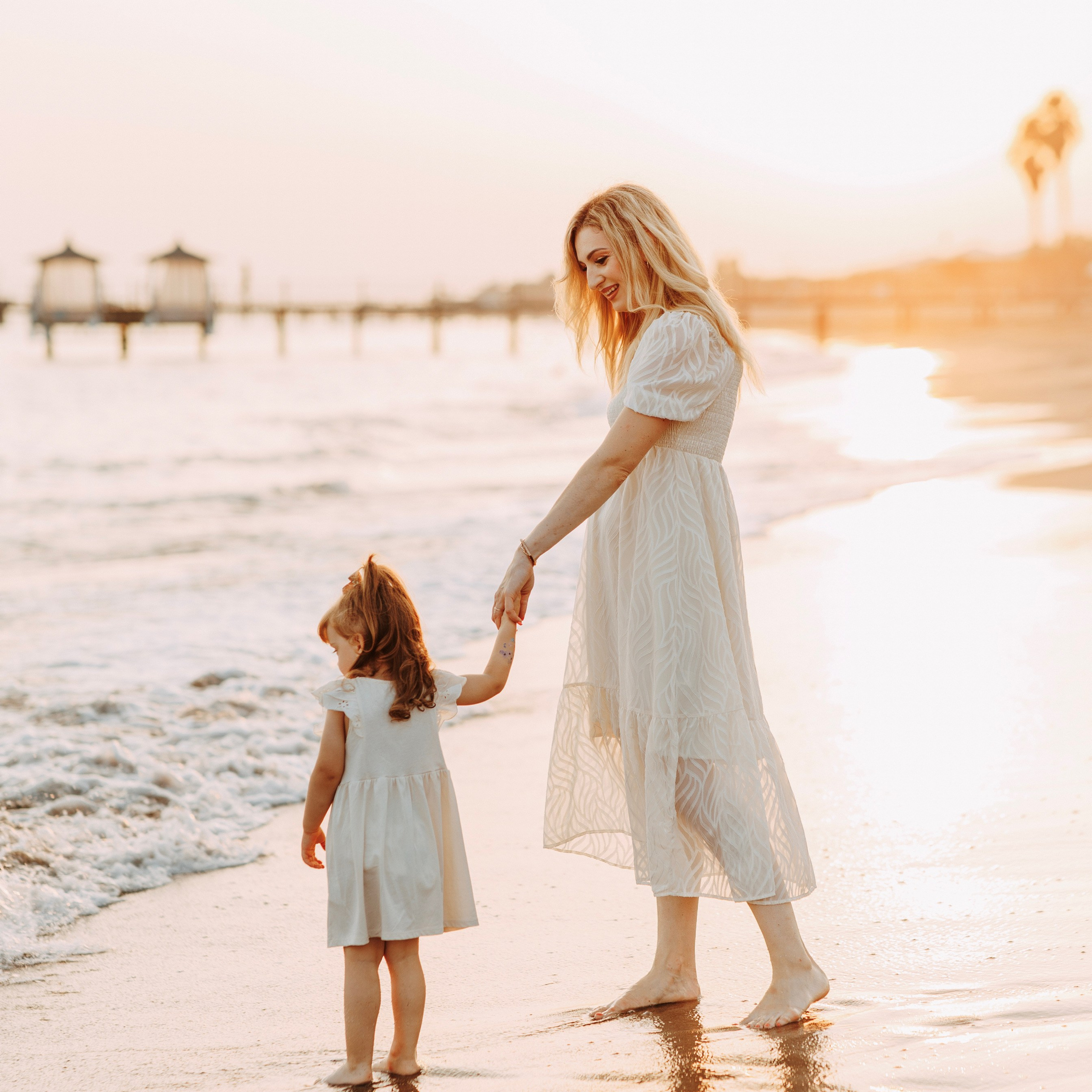 . Семейная фотосессия на пляже в Белеке. Алсу Девели. Фотограф в Алании в Турции, Аланья, Сиде, Белек, Анталия, Кемер, Конаклы, Окурджалар. Фотосъемки в Алании. Фотосессия в Алания