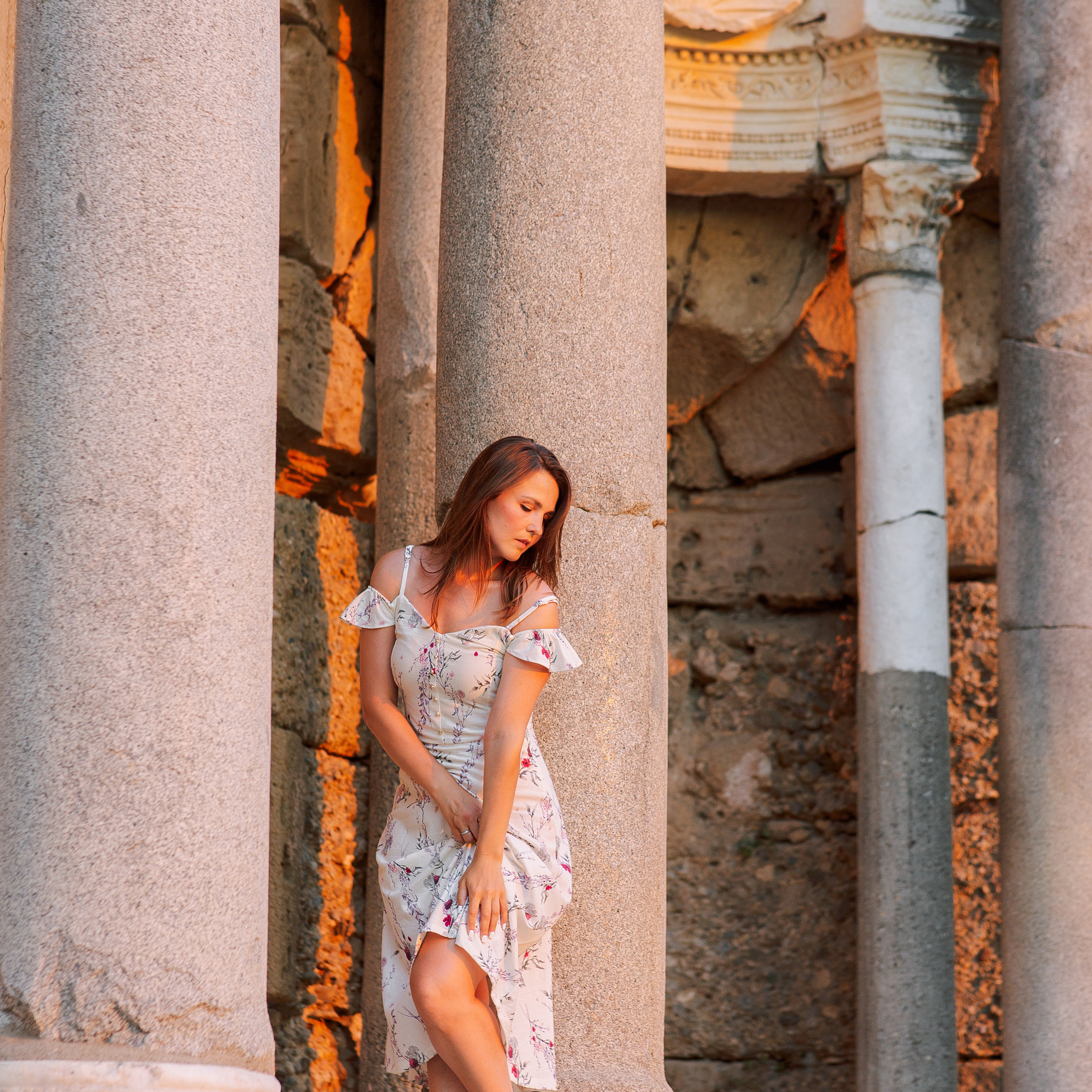 Парная фотосессия в античном городе Сиде на закате. Алсу Девели. Фотограф в Алании в Турции, Аланья, Сиде, Белек, Анталия, Кемер, Конаклы, Окурджалар. Фотосъемки в Алании. Фотосессия в Алания