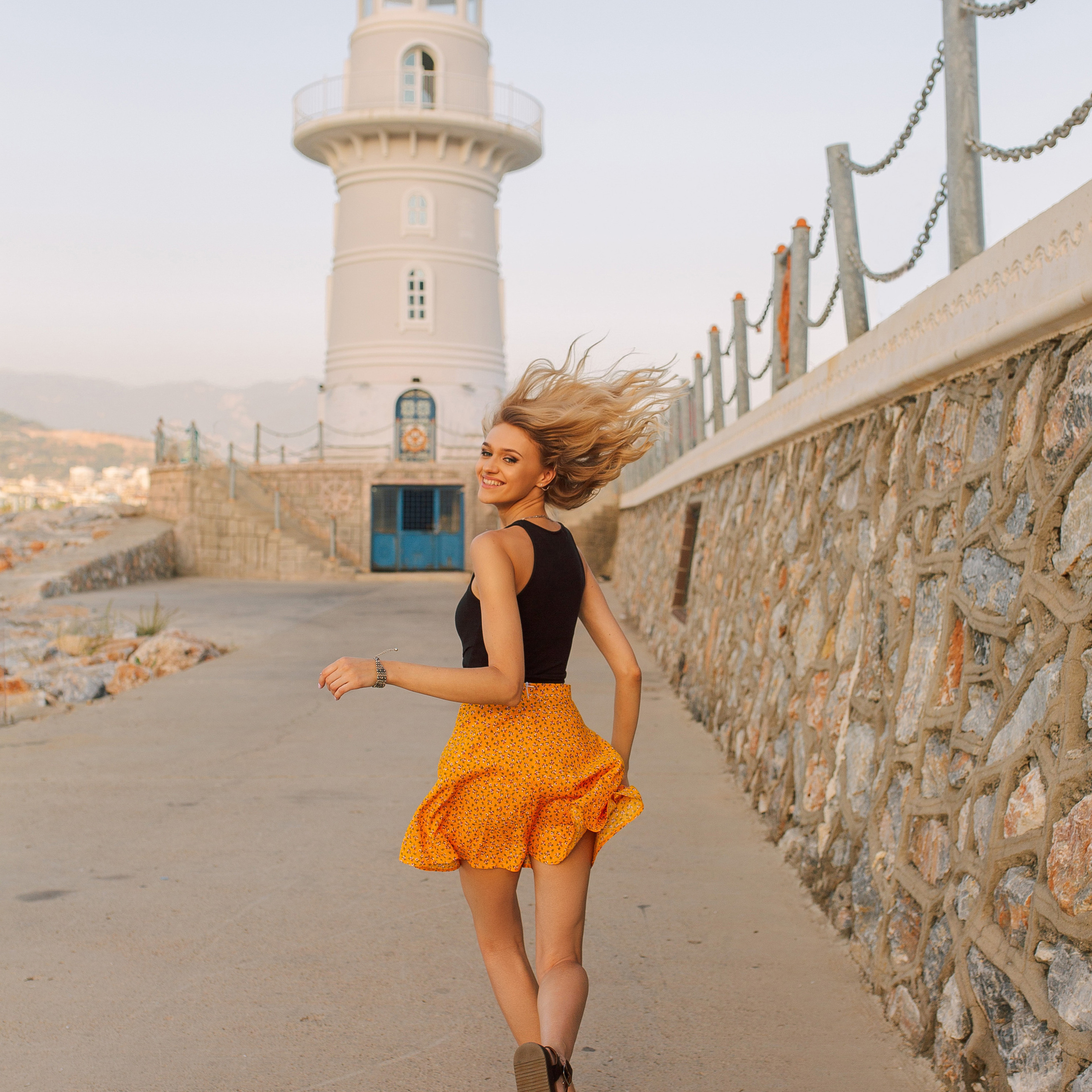 Индивидуальная фотосессия в порту на закате в Алании. Алсу Девели. Фотограф в Алании в Турции, Аланья, Сиде, Белек, Анталия, Кемер, Конаклы, Окурджалар. Фотосъемки в Алании. Фотосессия в Алания