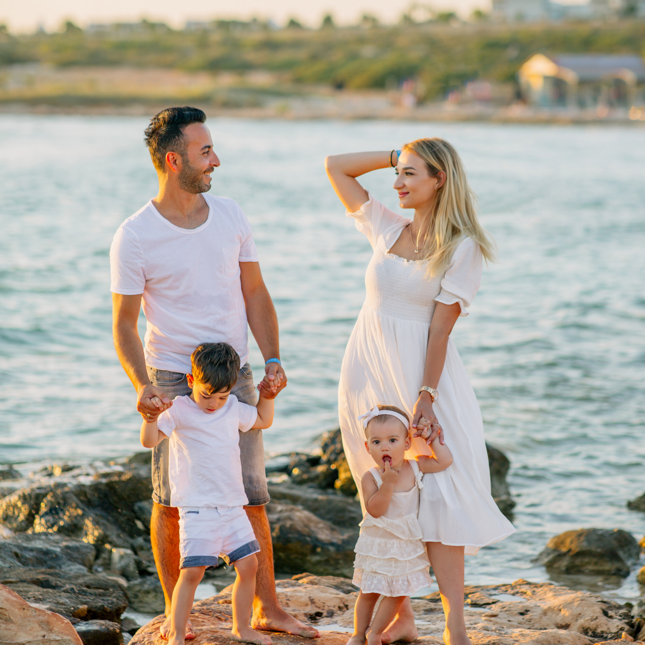 Family photo session in Didim. Alsu Develi, Photographer in Turkey, Alanya, Side, Belek, Antalya, Kemer, Turkiye. Photoshooting in Alanya. Photosession in Belek, Side