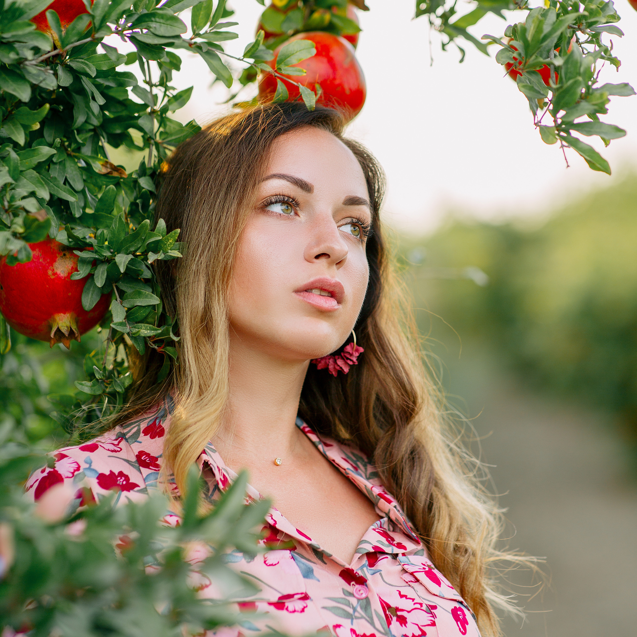 Семейная фотосессия в гранатовом саду. Алсу Девели. Фотограф в Алании в Турции, Аланья, Сиде, Белек, Анталия, Кемер, Конаклы, Окурджалар. Фотосъемки в Алании. Фотосессия в Алания