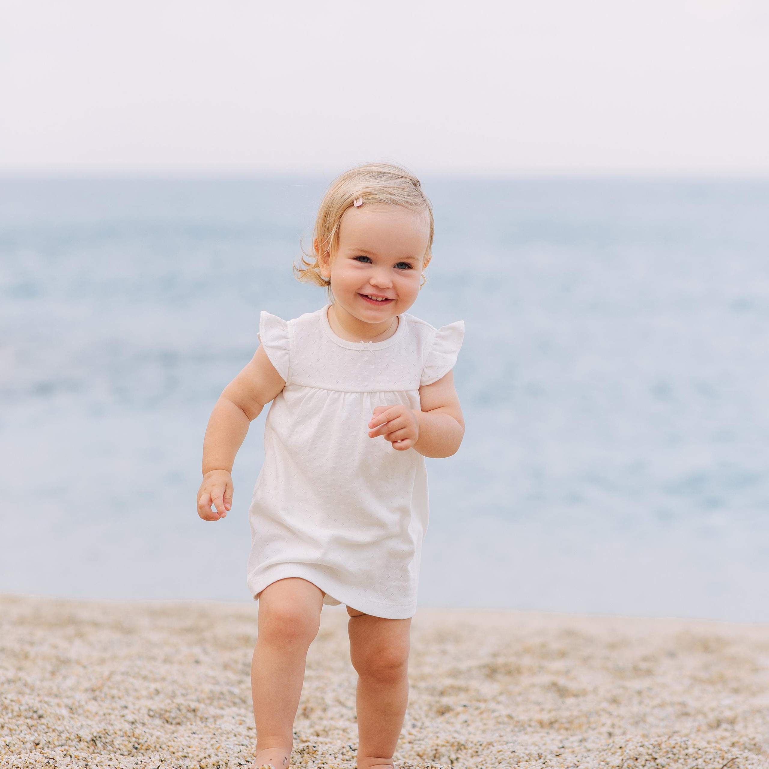 Morning family photo shoot on Cleopatra Beach. Alsu Develi, Photographer in Turkey, Alanya, Side, Belek, Antalya, Kemer, Turkiye. Photoshooting in Alanya. Photosession in Belek, Side