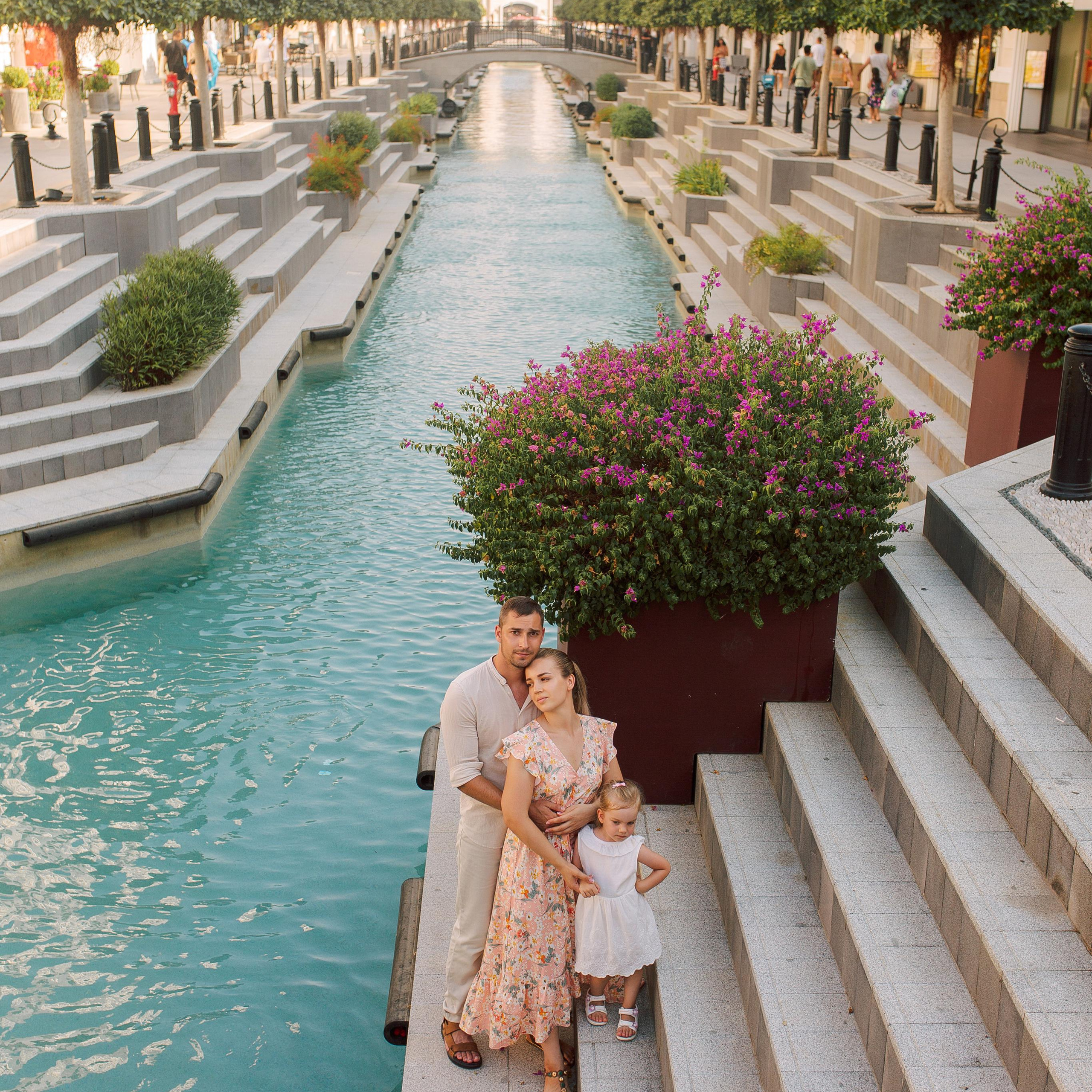 Family photo session in the Land of Legends park. Alsu Develi, Photographer in Turkey, Alanya, Side, Belek, Antalya, Kemer, Turkiye. Photoshooting in Alanya. Photosession in Belek, Side