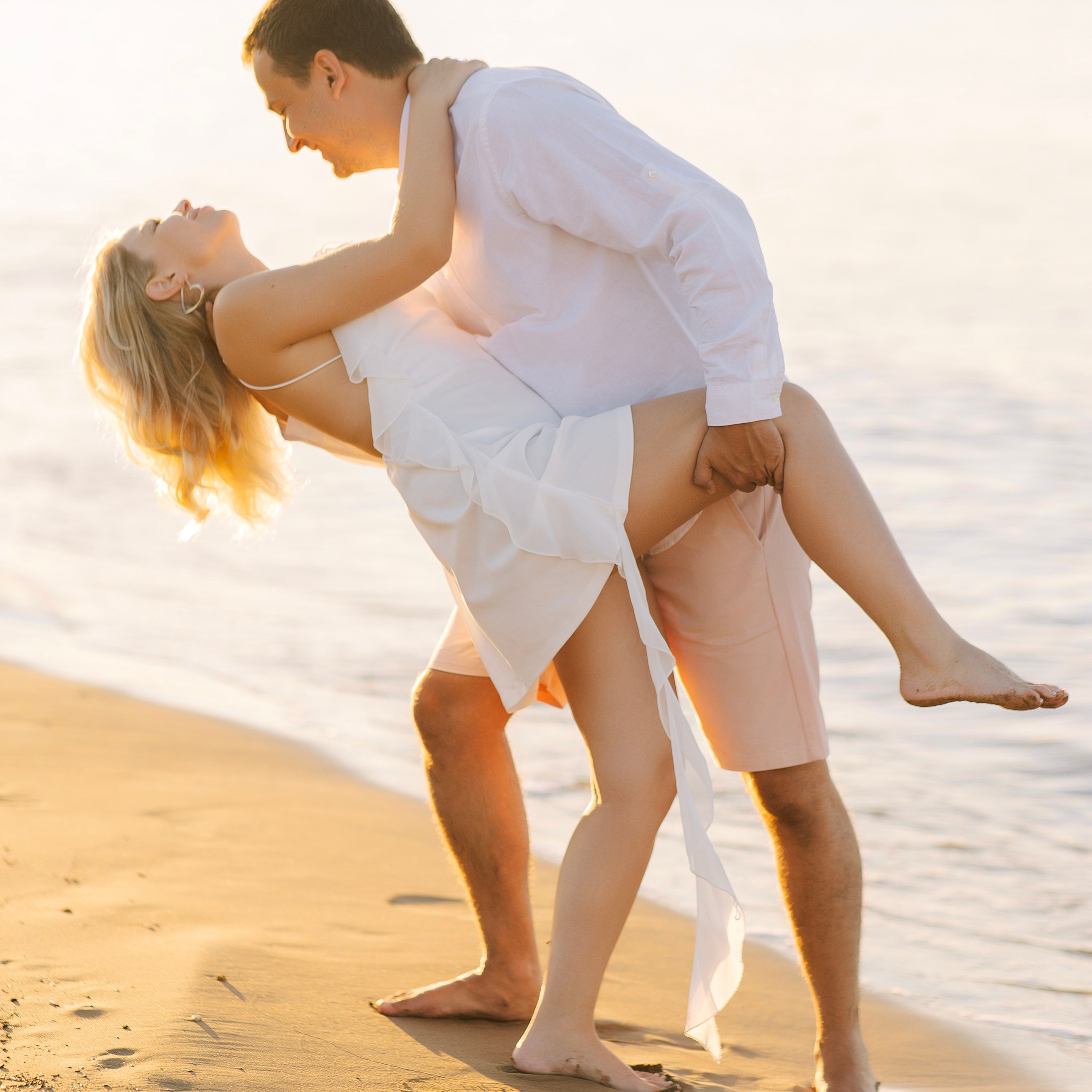 Закат. Love Story на пляже в Сиде на рассвете. Алсу Девели. Фотограф в Алании в Турции, Аланья, Сиде, Белек, Анталия, Кемер, Конаклы, Окурджалар. Фотосъемки в Алании. Фотосессия в Алания