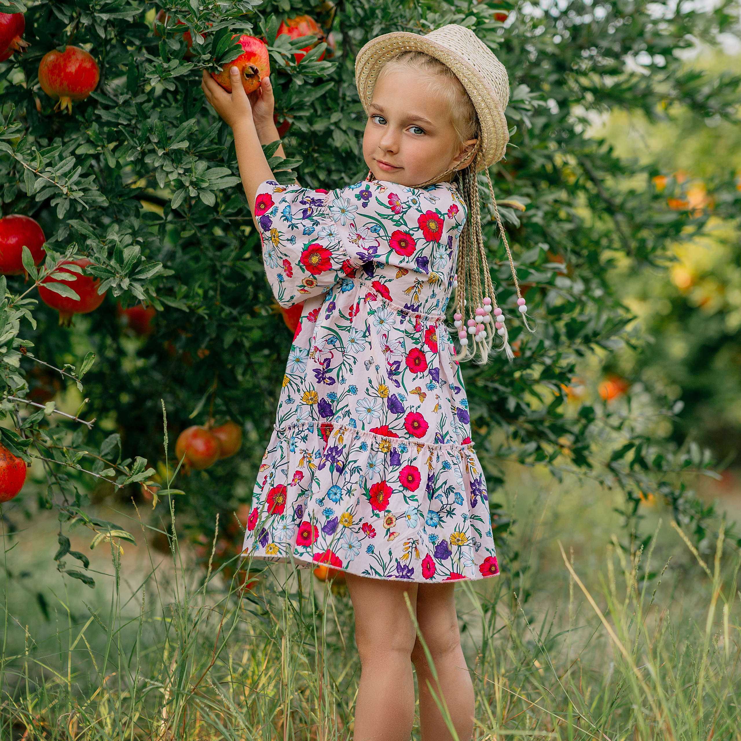 Семейная фотосессия в гранатовом саду. Алсу Девели. Фотограф в Алании в Турции, Аланья, Сиде, Белек, Анталия, Кемер, Конаклы, Окурджалар. Фотосъемки в Алании. Фотосессия в Алания