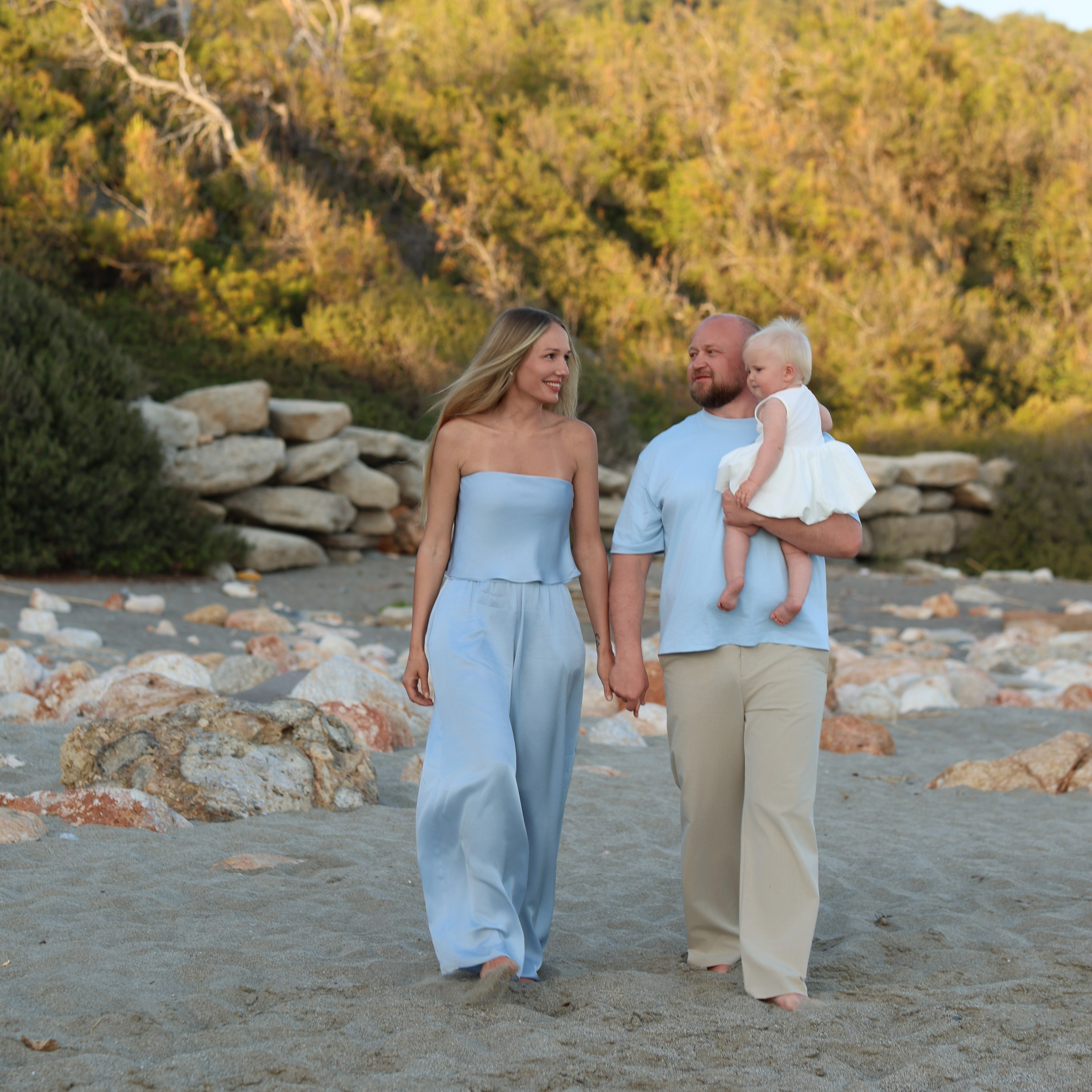 Family photoshoot at sunset in Alanya. Professional Photographer in Alanya, Side, Belek, Antalya. Turkiye