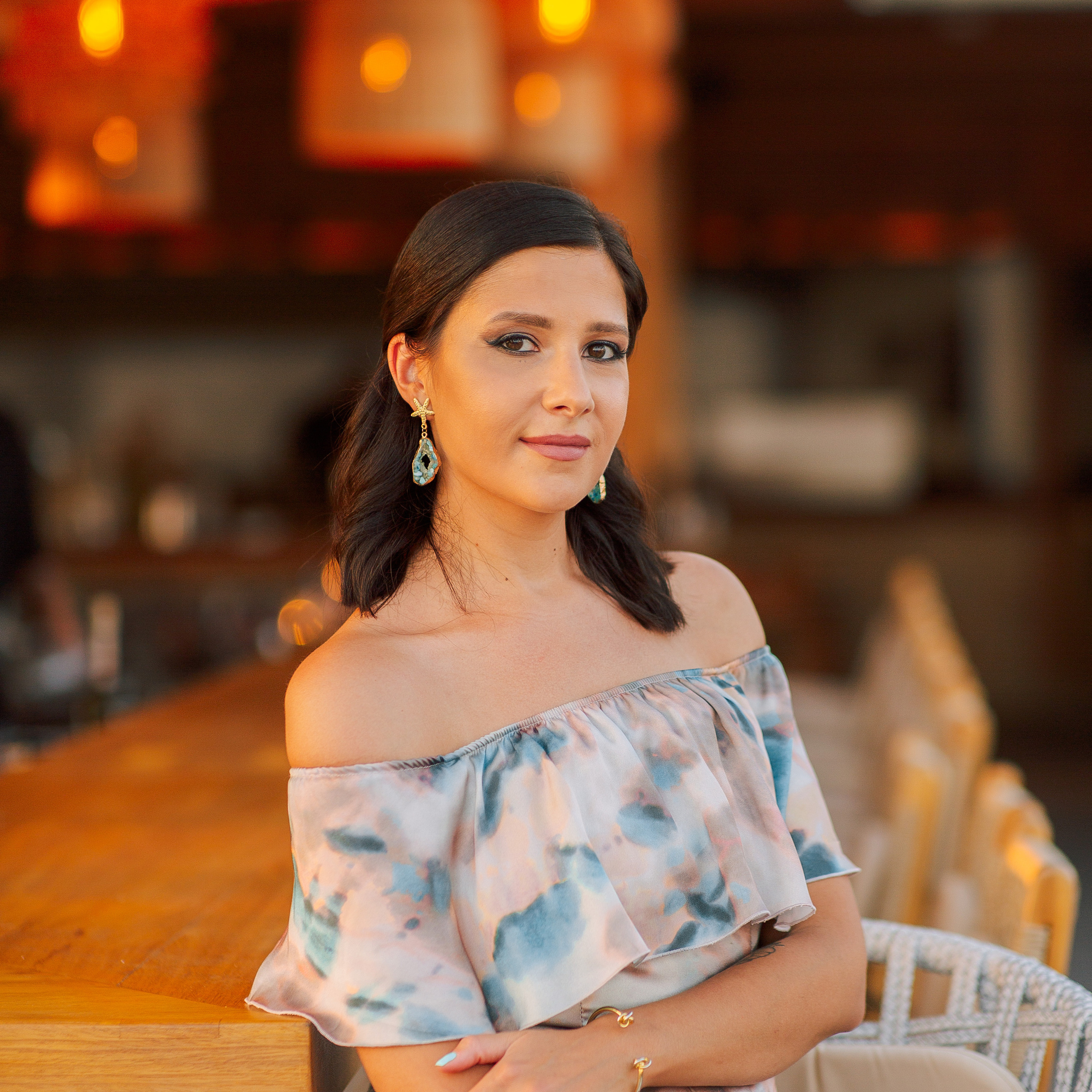 Birthday photosession in a cafe. Alsu Develi, Photographer in Turkey, Alanya, Side, Belek, Antalya, Kemer, Turkiye. Photoshooting in Alanya. Photosession in Belek, Side