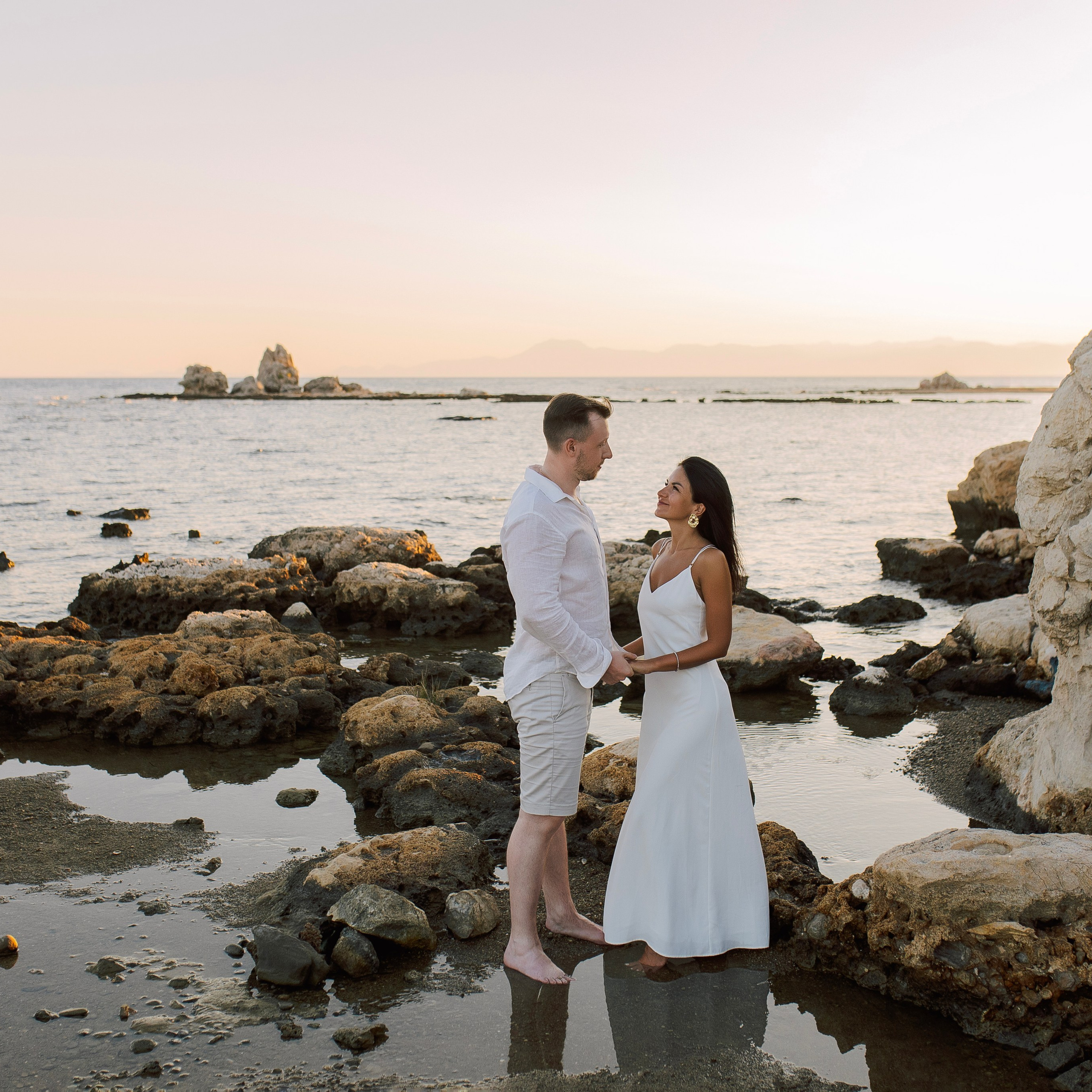 Sunset. Love Story on the beach in Side at sunset. Alsu Develi, Photographer in Turkey, Alanya, Side, Belek, Antalya, Kemer, Turkiye. Photoshooting in Alanya. Photosession in Belek, Side