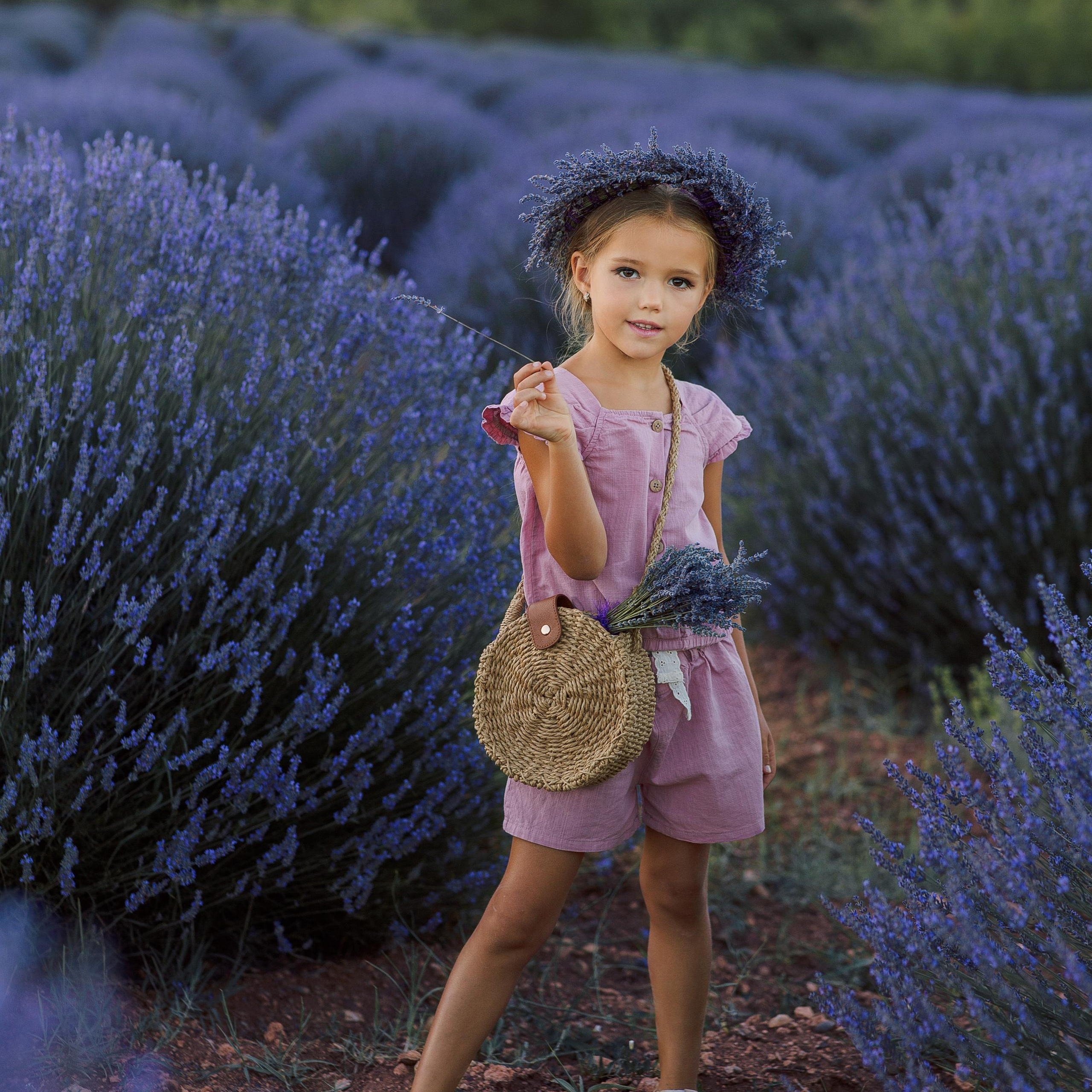 Семейная фотосессия на лавандовых полях. Алсу Девели. Фотограф в Алании в Турции, Аланья, Сиде, Белек, Анталия, Кемер, Конаклы, Окурджалар. Фотосъемки в Алании. Фотосессия в Алания