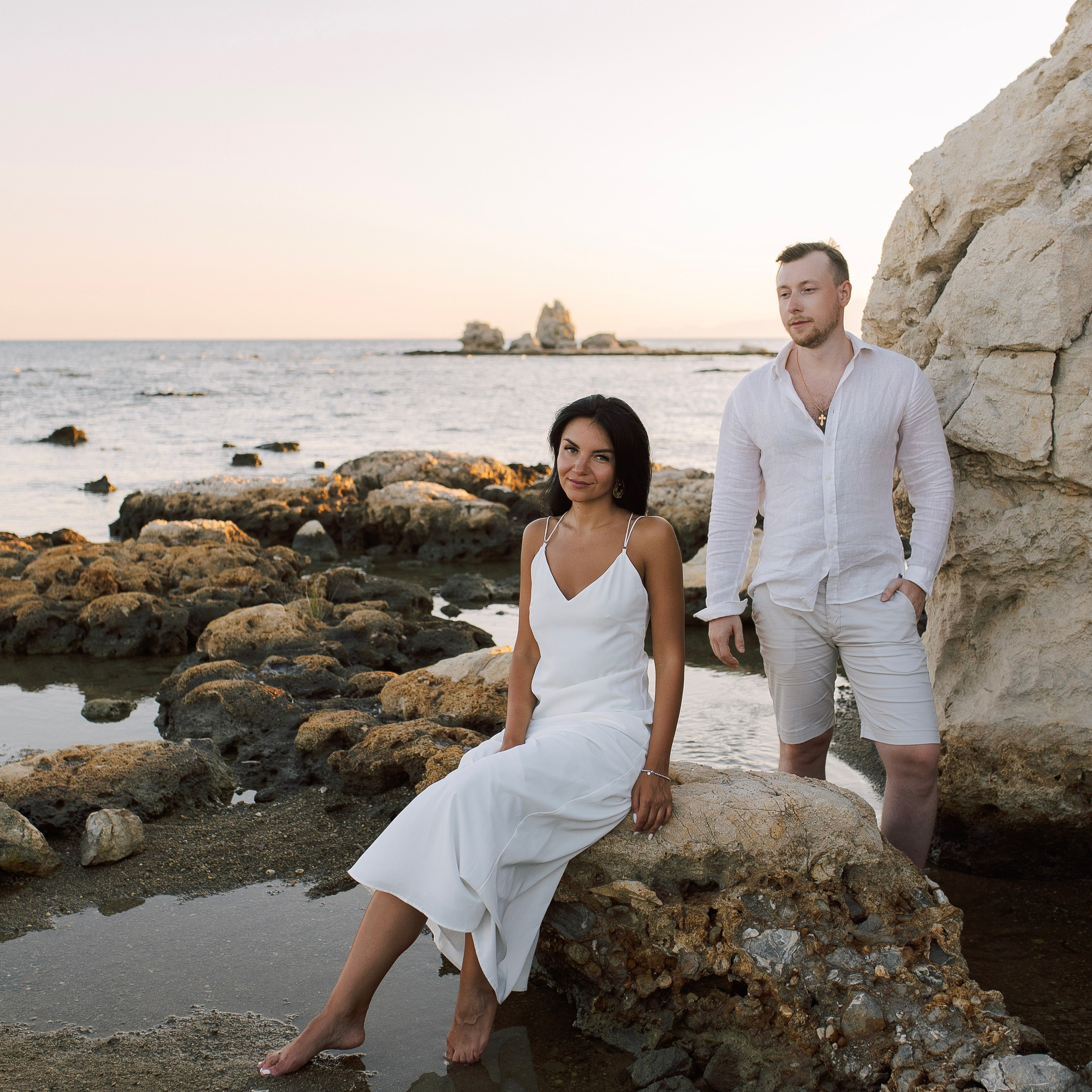 Sunset. Love Story on the beach in Side at sunset. Alsu Develi, Photographer in Turkey, Alanya, Side, Belek, Antalya, Kemer, Turkiye. Photoshooting in Alanya. Photosession in Belek, Side