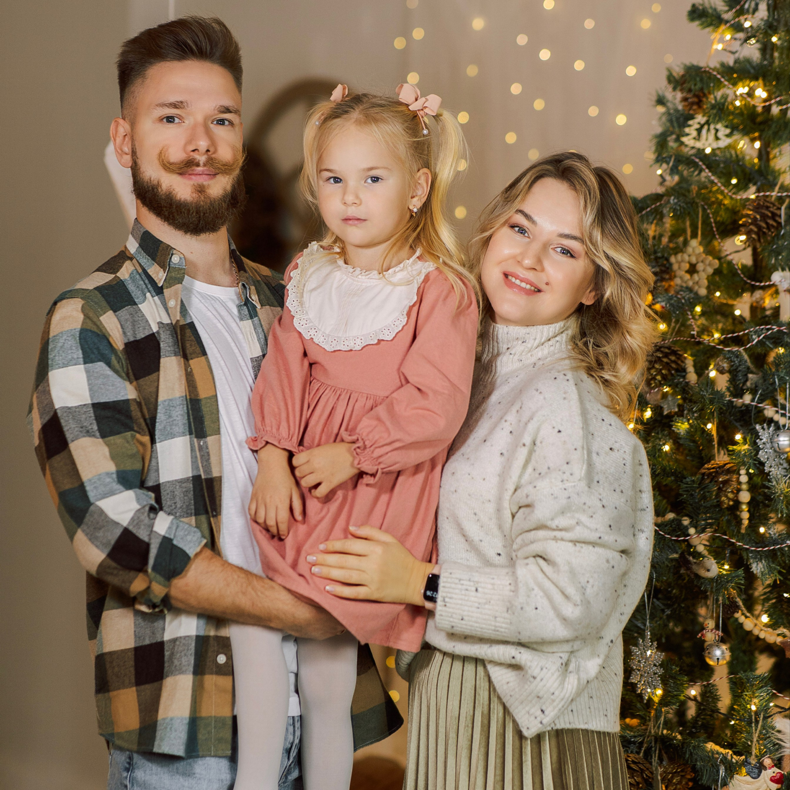 New Year’s family photo shoot…. Alsu Develi, Photographer in Turkey, Alanya, Side, Belek, Antalya, Kemer, Turkiye. Photoshooting in Alanya. Photosession in Belek, Side