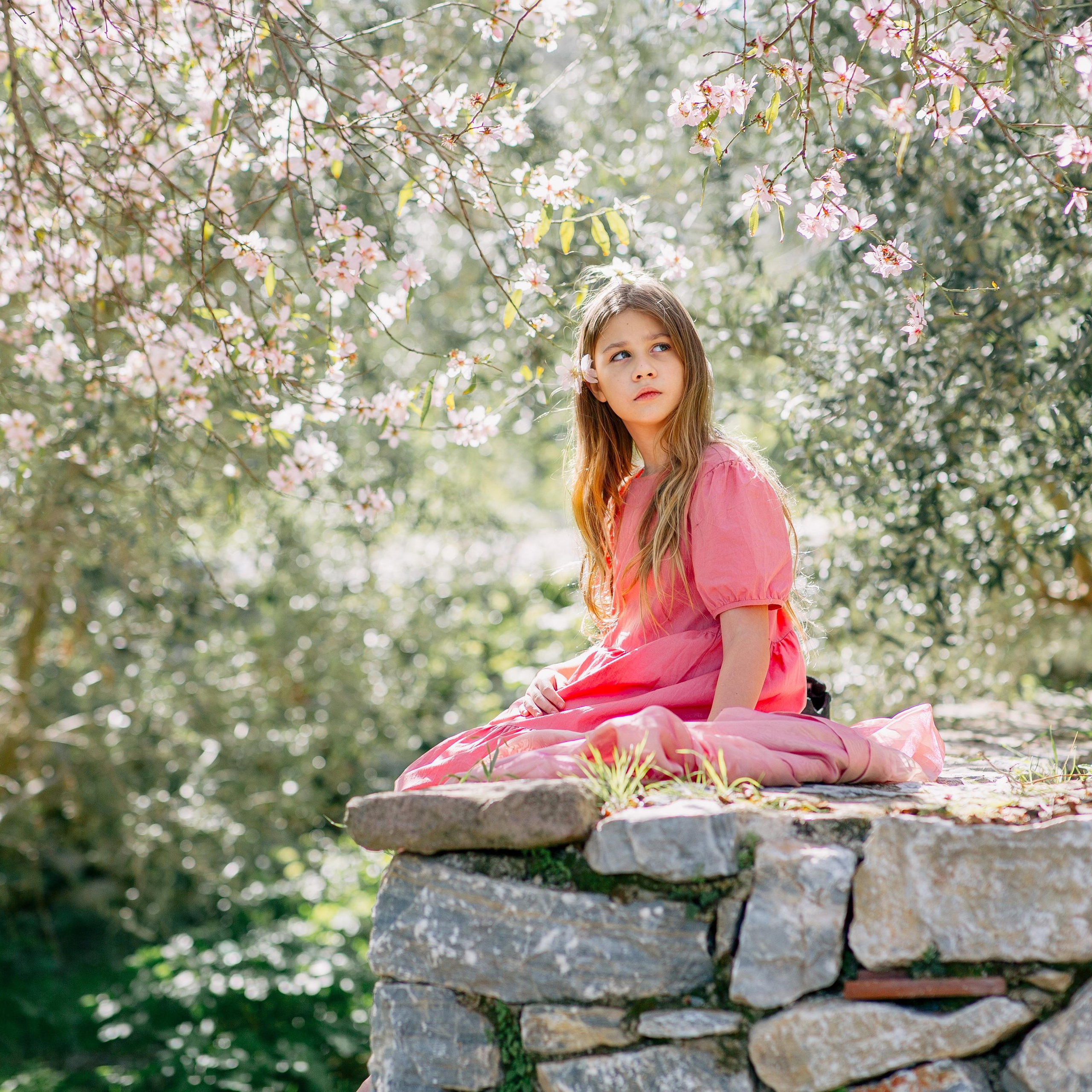 Фотосессия цветущем миндале. Алсу Девели. Фотограф в Алании в Турции, Аланья, Сиде, Белек, Анталия, Кемер, Конаклы, Окурджалар. Фотосъемки в Алании. Фотосессия в Алания