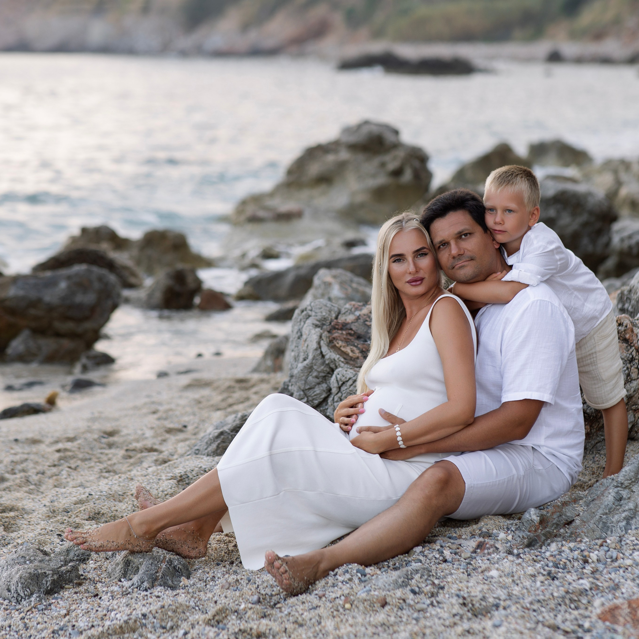 Family photo session on Cleopatra Beach at sunset…. Alsu Develi, Photographer in Turkey, Alanya, Side, Belek, Antalya, Kemer, Turkiye. Photoshooting in Alanya. Photosession in Belek, Side