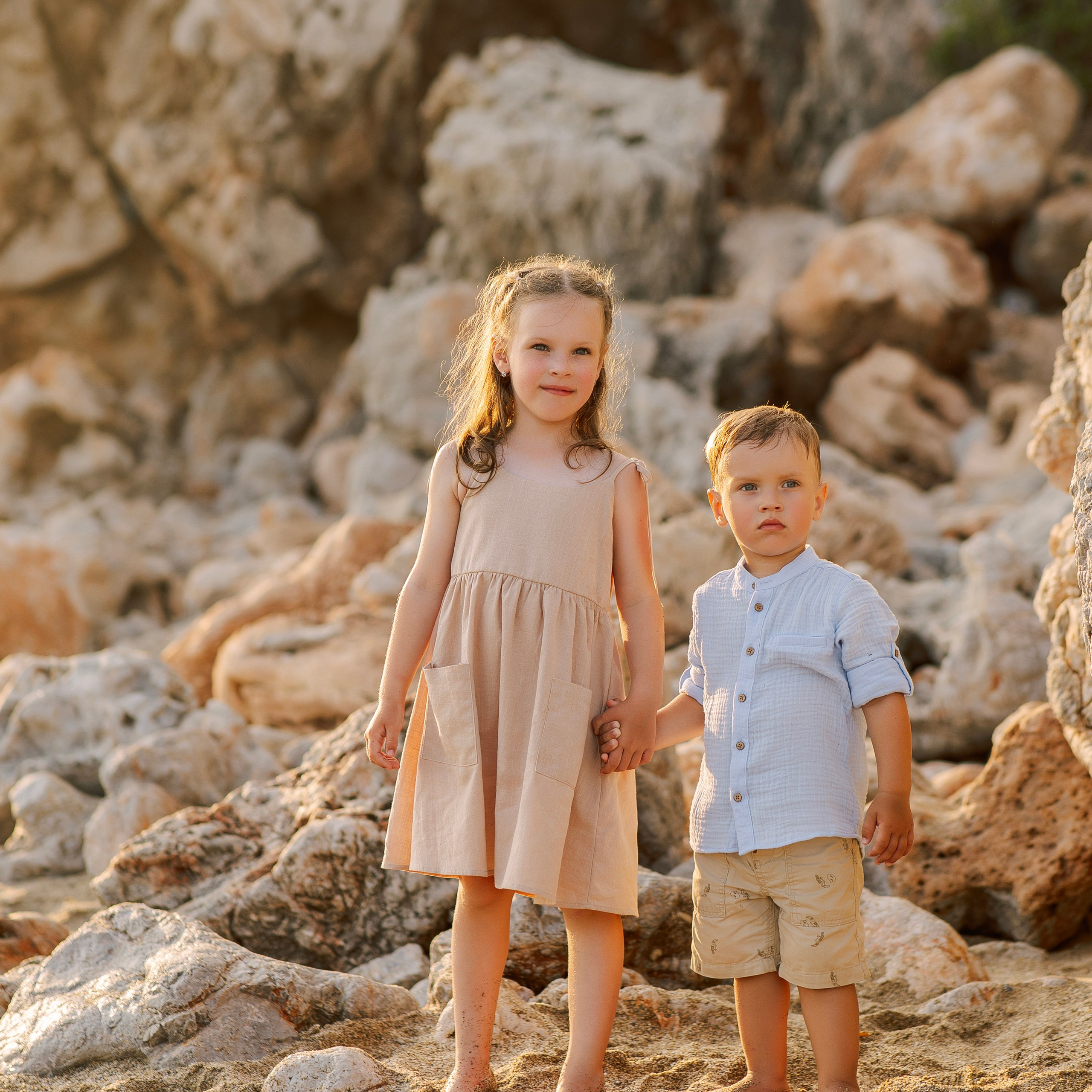Sunset. Beach. Family photo session on Cleopatra beach at sunset in Alanya. Alanya. Alsu Develi, Photographer in Turkey, Alanya, Side, Belek, Antalya, Kemer, Turkiye. Photoshooting in Alanya. Photosession in Belek, Side