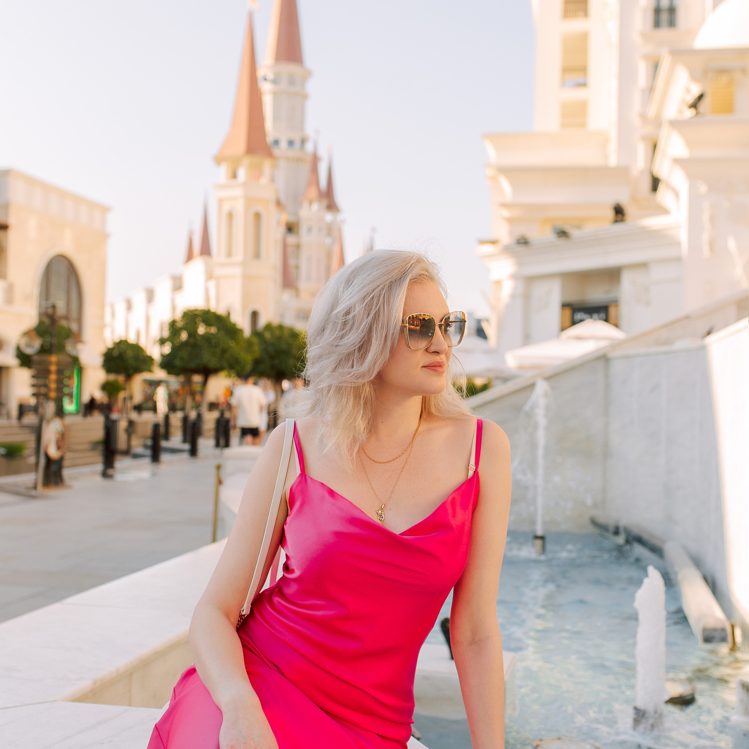 Индивидуалная фотосесиия в парке Land of Legends. Алсу Девели. Фотограф в Алании в Турции, Аланья, Сиде, Белек, Анталия, Кемер, Конаклы, Окурджалар. Фотосъемки в Алании. Фотосессия в Алания