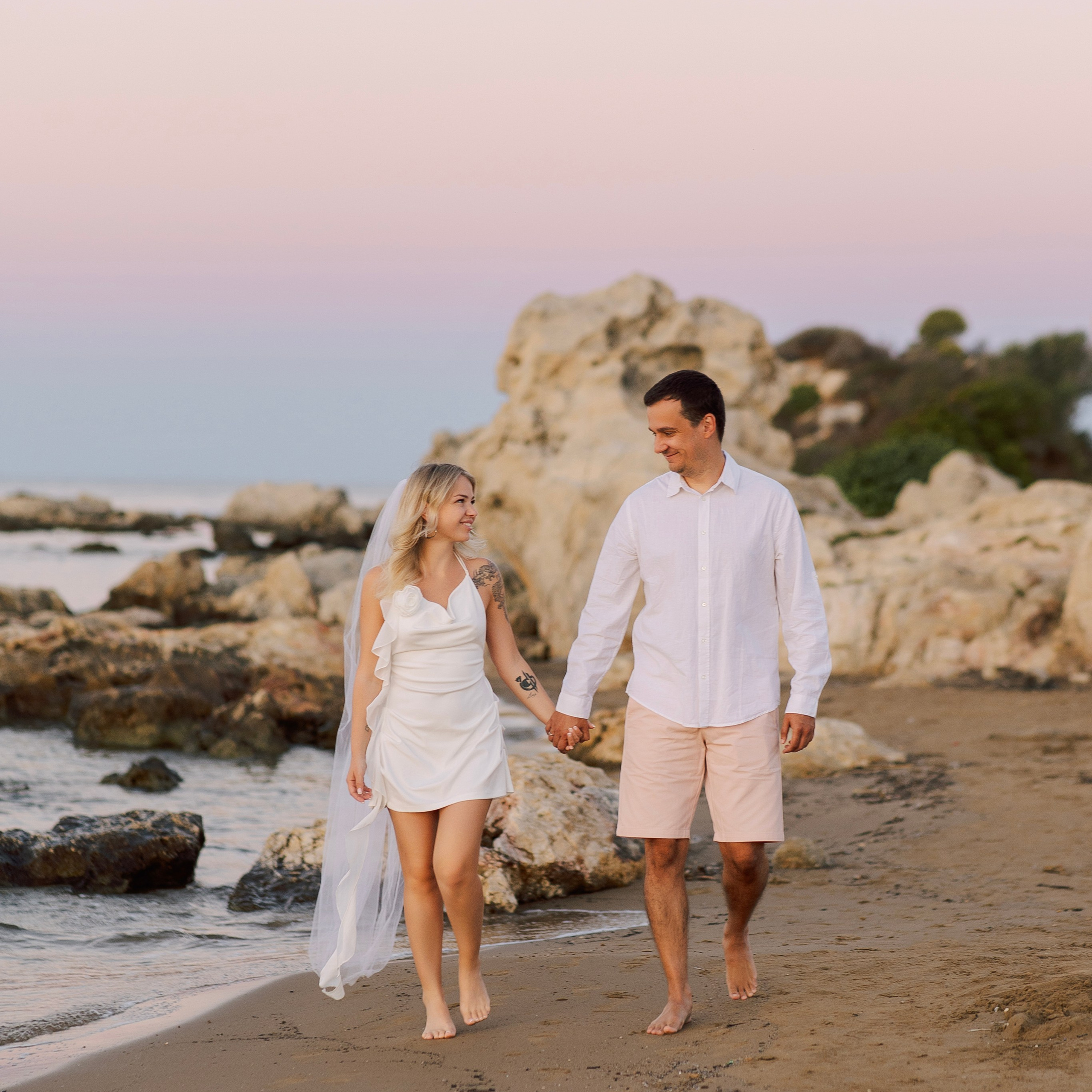 Закат. Love Story на пляже в Сиде на рассвете. Алсу Девели. Фотограф в Алании в Турции, Аланья, Сиде, Белек, Анталия, Кемер, Конаклы, Окурджалар. Фотосъемки в Алании. Фотосессия в Алания