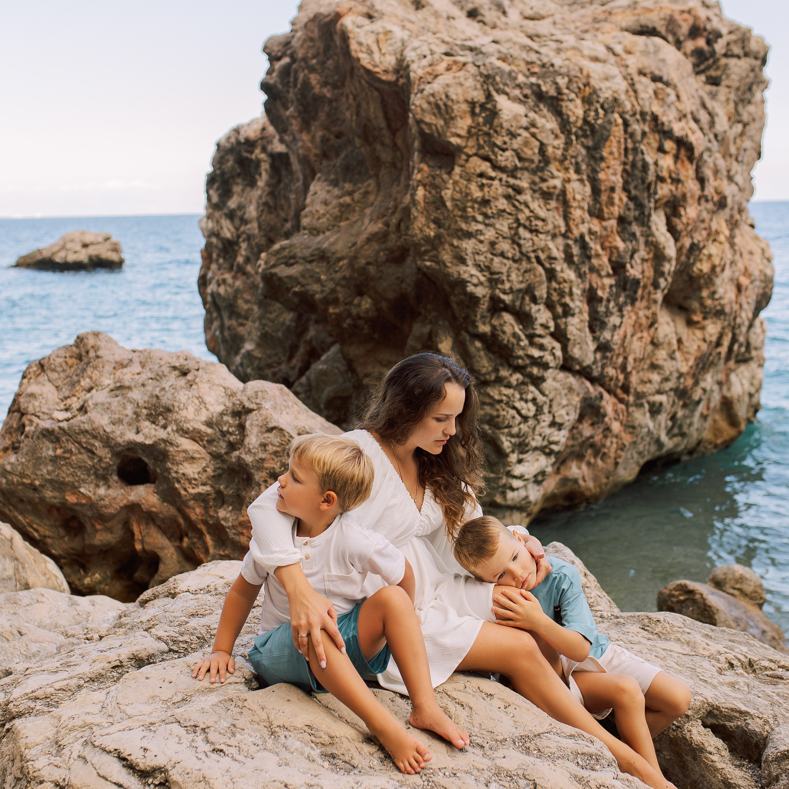 Sunset. Family photo session in Kemer on the beach. Alsu Develi, Photographer in Turkey, Alanya, Side, Belek, Antalya, Kemer, Turkiye. Photoshooting in Alanya. Photosession in Belek, Side