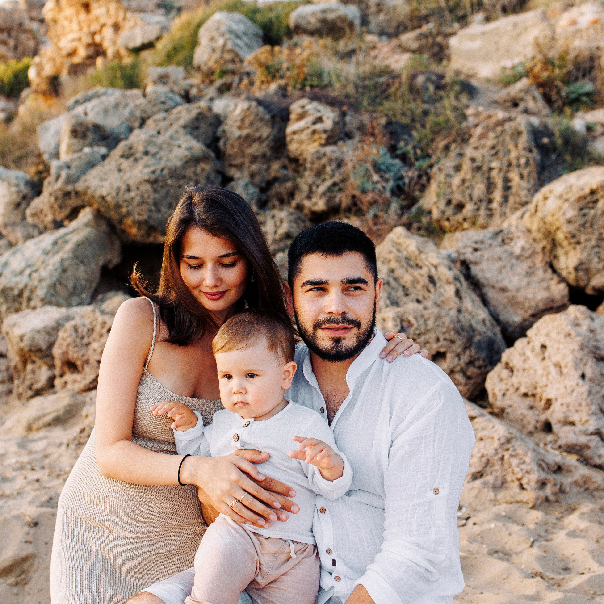 Семейная фотосессия на закате на пляже. Алсу Девели. Фотограф в Алании в Турции, Аланья, Сиде, Белек, Анталия, Кемер, Конаклы, Окурджалар. Фотосъемки в Алании. Фотосессия в Алания