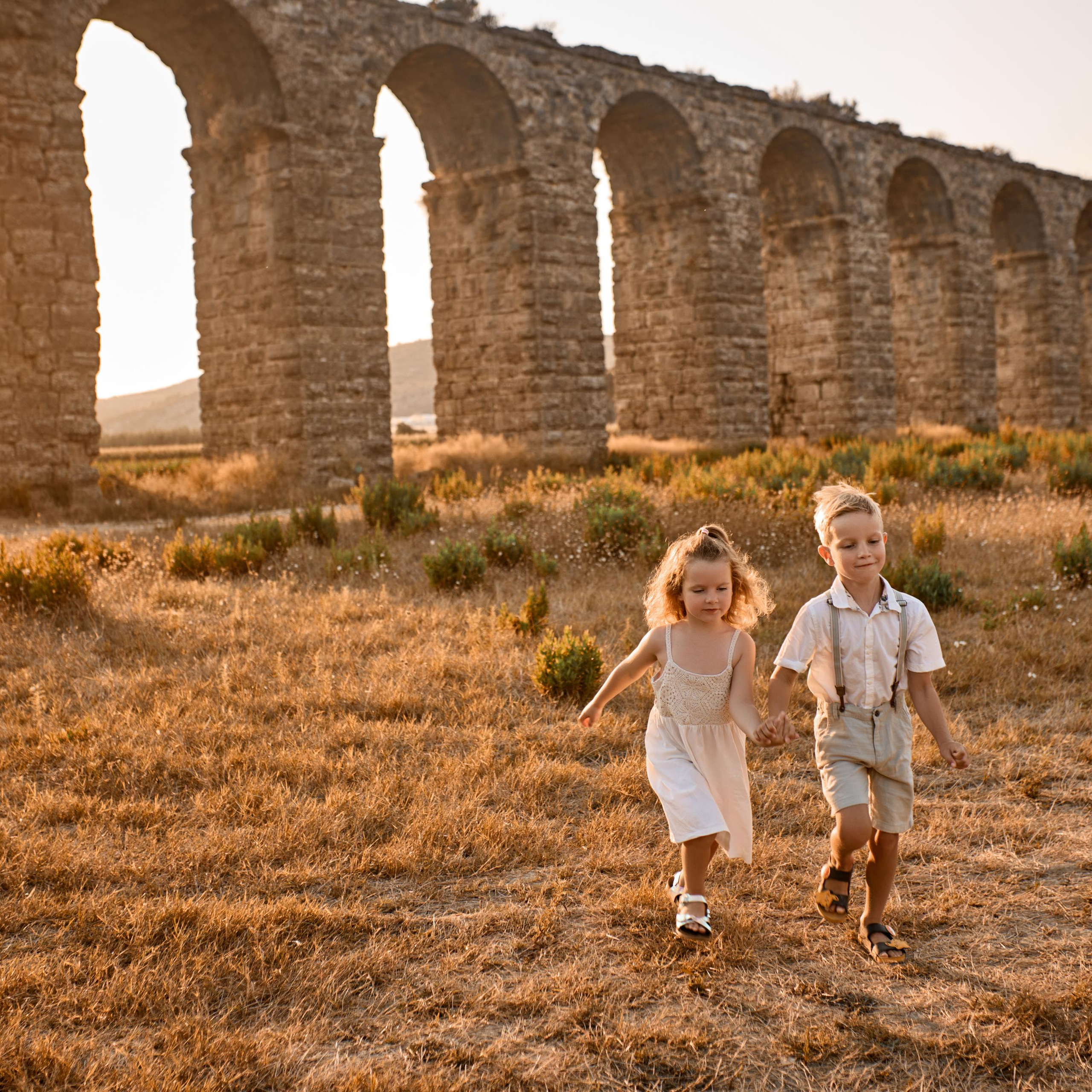 3. Sunset. Family photo session at the Aspendos aqueducts. Alsu Develi, Photographer in Turkey, Alanya, Side, Belek, Antalya, Kemer, Turkiye. Photoshooting in Alanya. Photosession in Belek, Side