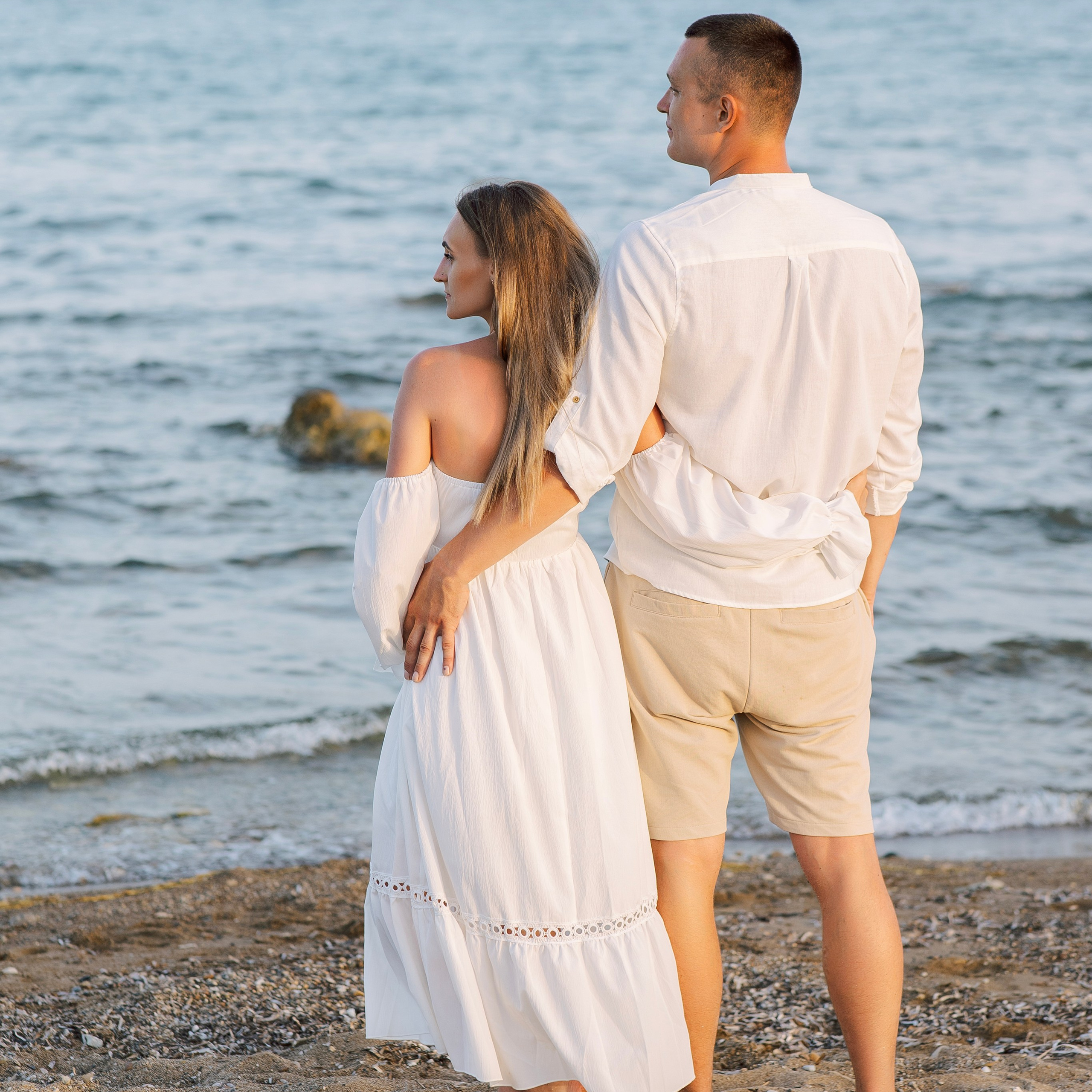 Beach. Sunset. Family photo session on the beach in Side at sunset. Alsu Develi, Photographer in Turkey, Alanya, Side, Belek, Antalya, Kemer, Turkiye. Photoshooting in Alanya. Photosession in Belek, Side