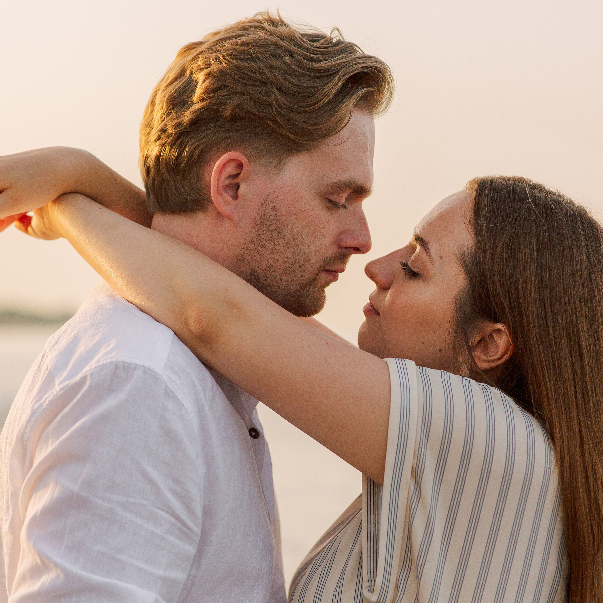 Sunrise. Love Story on the beach in Side. Alsu Develi, Photographer in Turkey, Alanya, Side, Belek, Antalya, Kemer, Turkiye. Photoshooting in Alanya. Photosession in Belek, Side