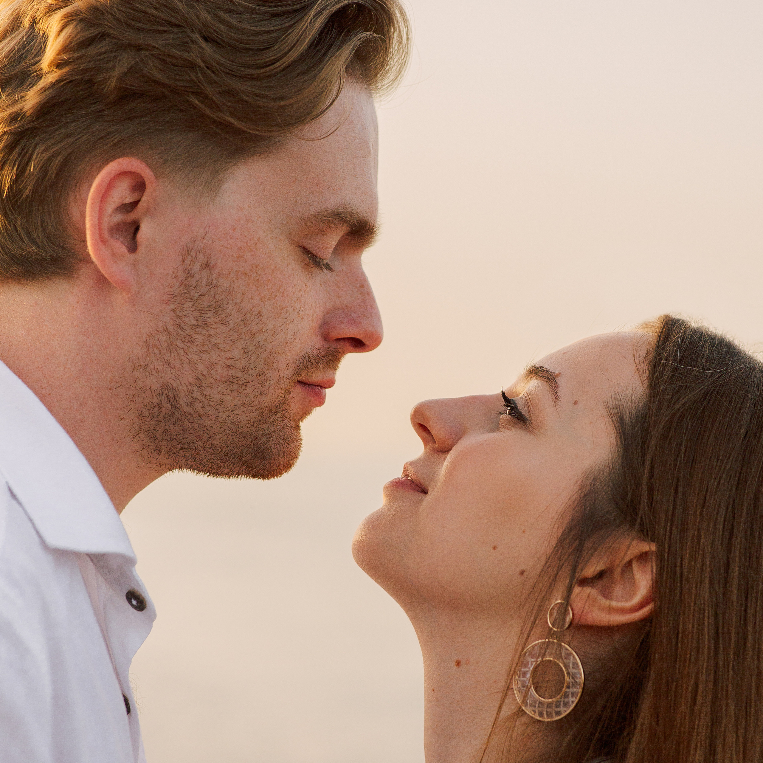 Sunrise. Love Story on the beach in Side. Alsu Develi, Photographer in Turkey, Alanya, Side, Belek, Antalya, Kemer, Turkiye. Photoshooting in Alanya. Photosession in Belek, Side