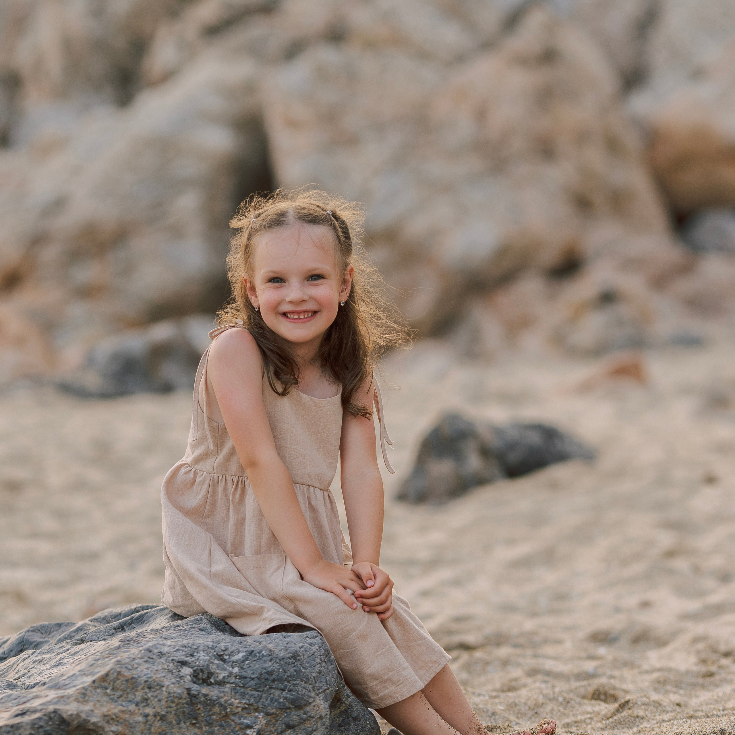 Sunset. Beach. Family photo session on Cleopatra beach at sunset in Alanya. Alanya. Alsu Develi, Photographer in Turkey, Alanya, Side, Belek, Antalya, Kemer, Turkiye. Photoshooting in Alanya. Photosession in Belek, Side