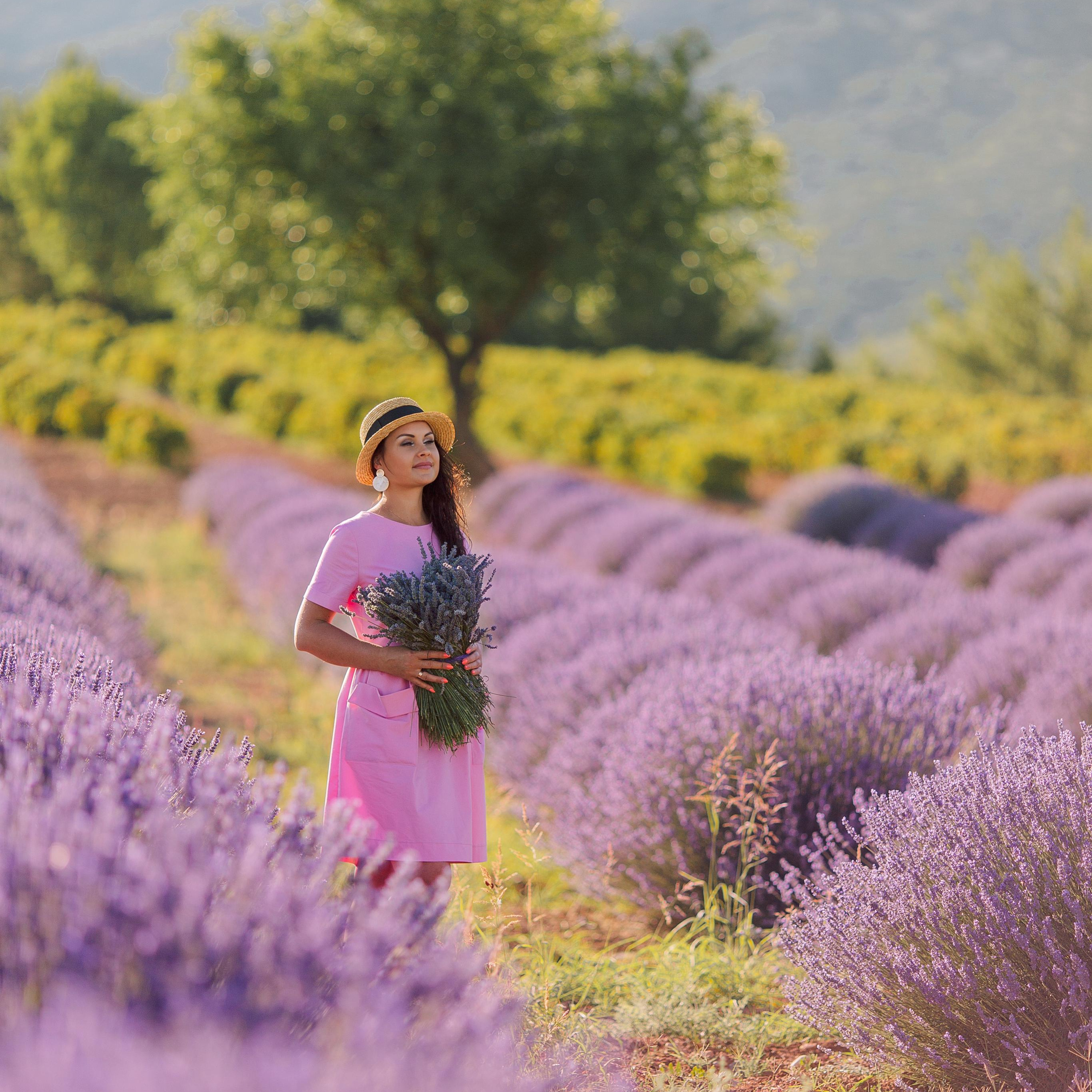 Individual photo session in a lavender field. Alsu Develi, Photographer in Turkey, Alanya, Side, Belek, Antalya, Kemer, Turkiye. Photoshooting in Alanya. Photosession in Belek, Side