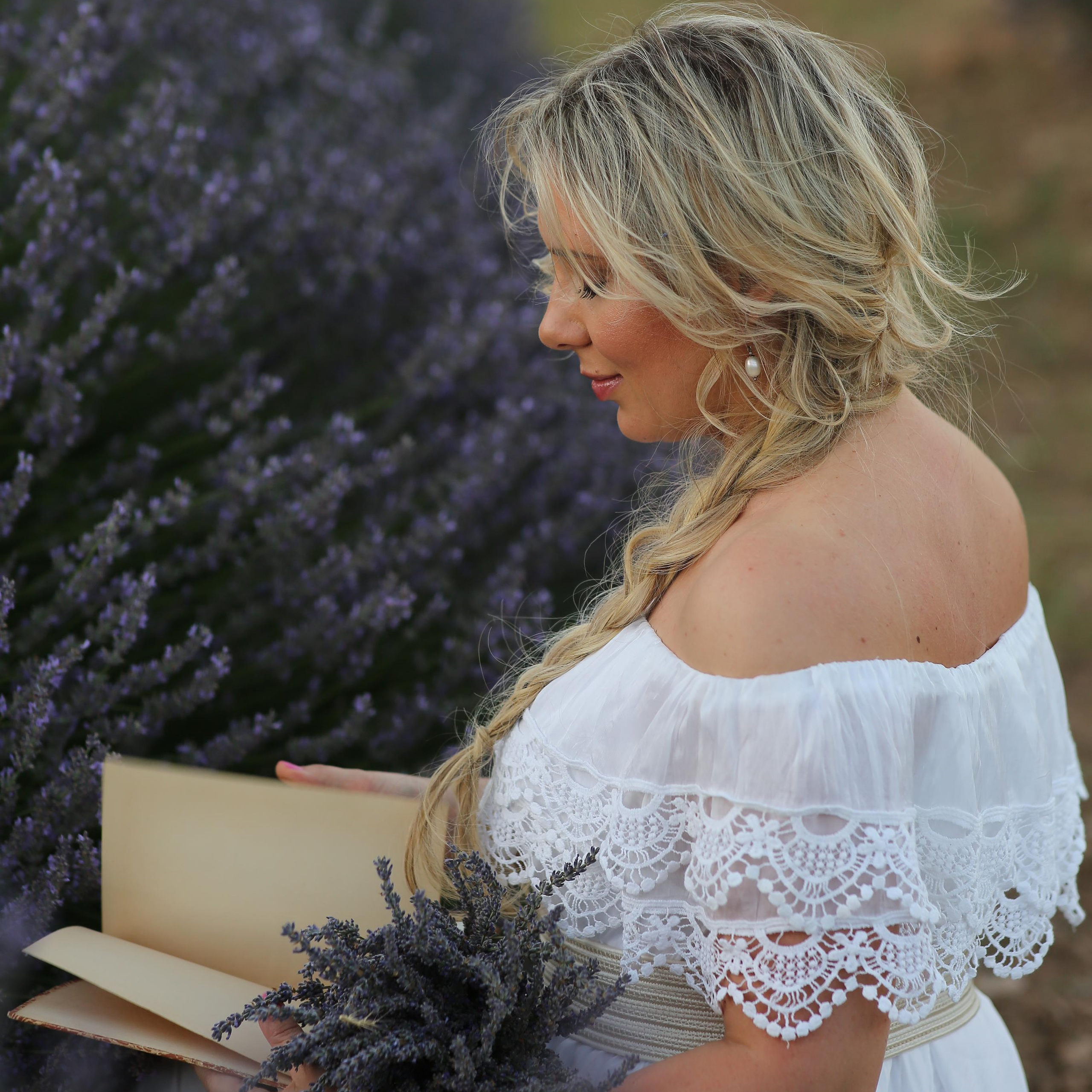 Фотосессия на лавандовом поле. Алсу Девели. Фотограф в Алании в Турции, Аланья, Сиде, Белек, Анталия, Кемер, Конаклы, Окурджалар. Фотосъемки в Алании. Фотосессия в Алания