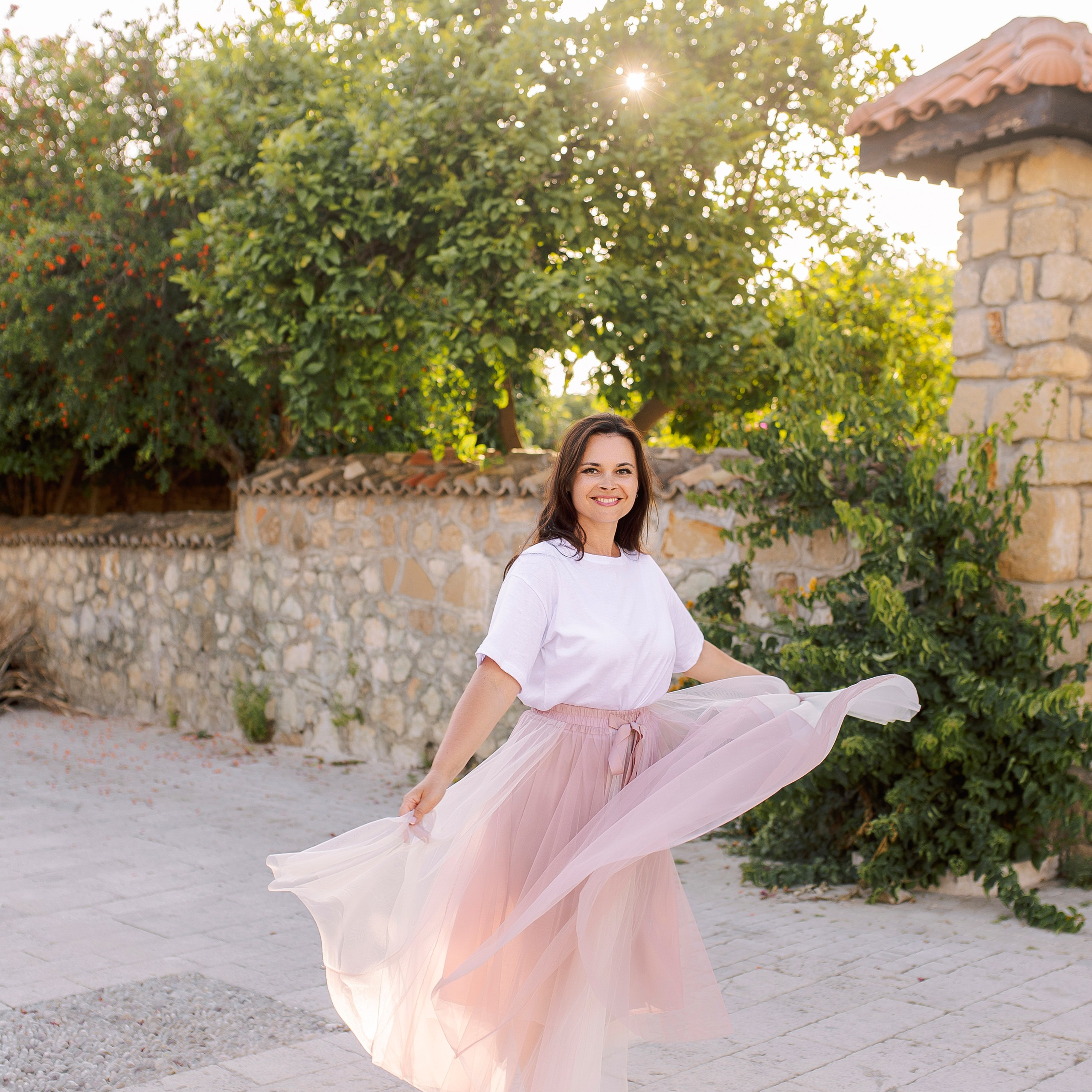 Sunset. Family photo session in the colorful streets of Side. Alsu Develi, Photographer in Turkey, Alanya, Side, Belek, Antalya, Kemer, Turkiye. Photoshooting in Alanya. Photosession in Belek, Side