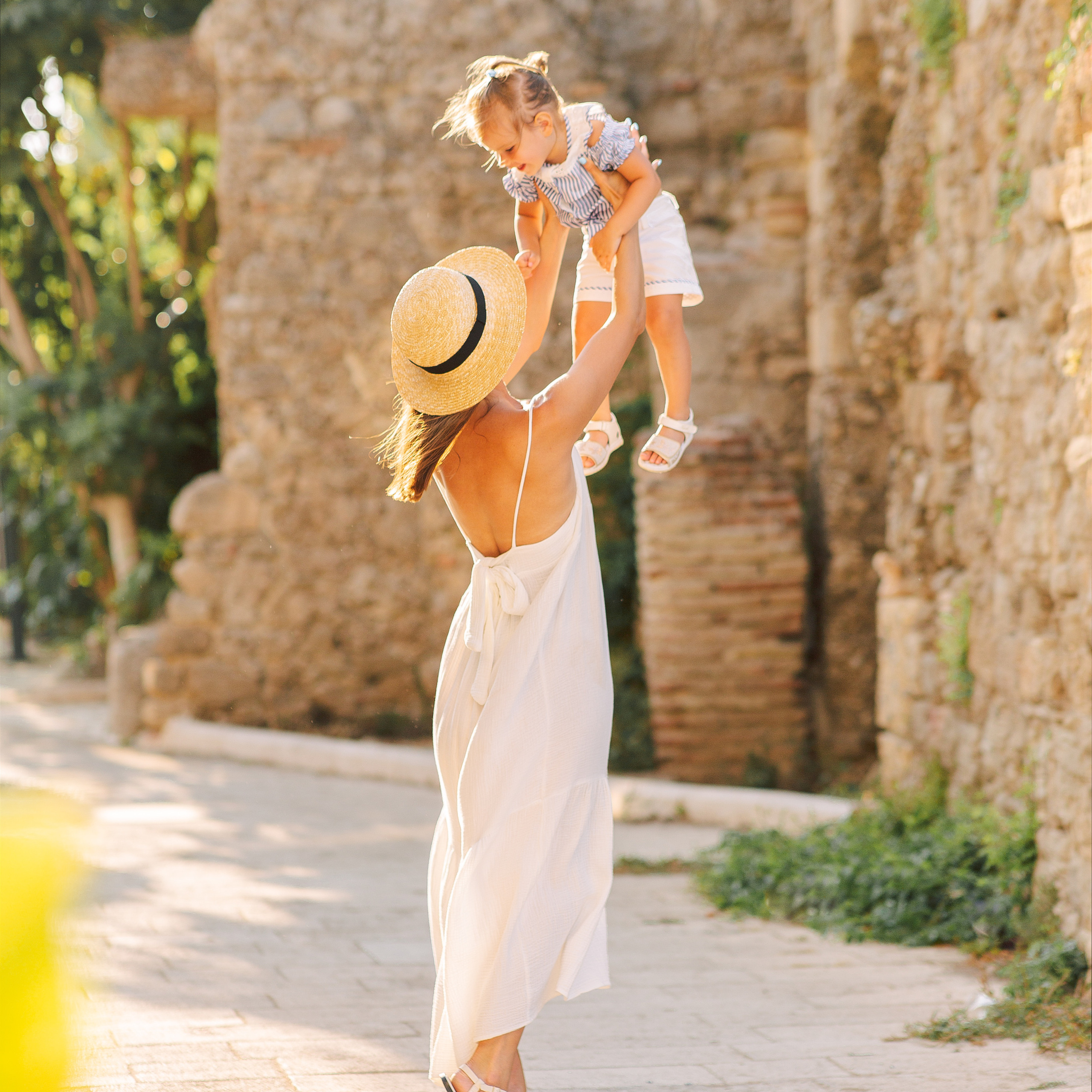 Семейная фотосессия в колоритных улочках Сиде. Алсу Девели. Фотограф в Алании в Турции, Аланья, Сиде, Белек, Анталия, Кемер, Конаклы, Окурджалар. Фотосъемки в Алании. Фотосессия в Алания