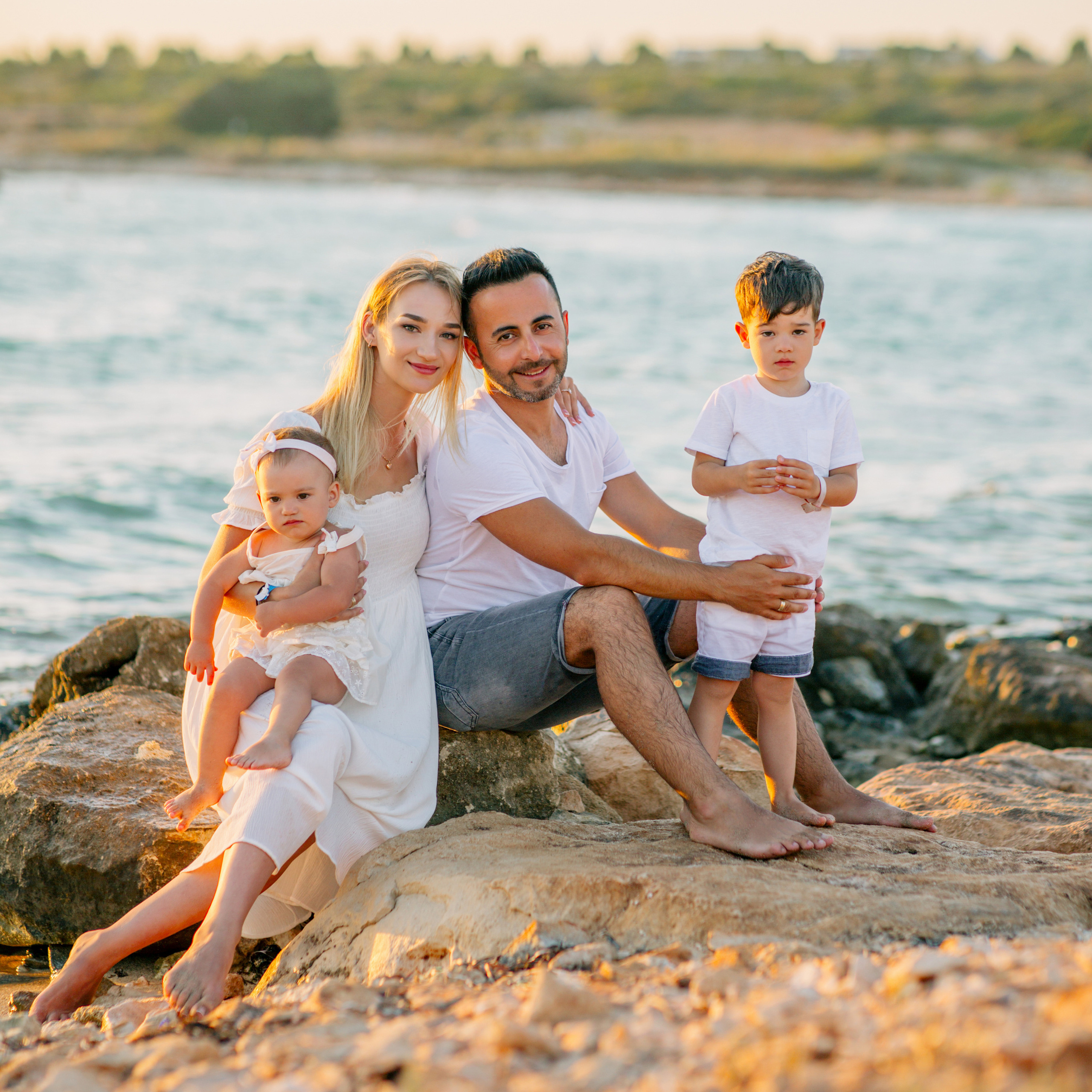 Family photo session in Didim. Alsu Develi, Photographer in Turkey, Alanya, Side, Belek, Antalya, Kemer, Turkiye. Photoshooting in Alanya. Photosession in Belek, Side