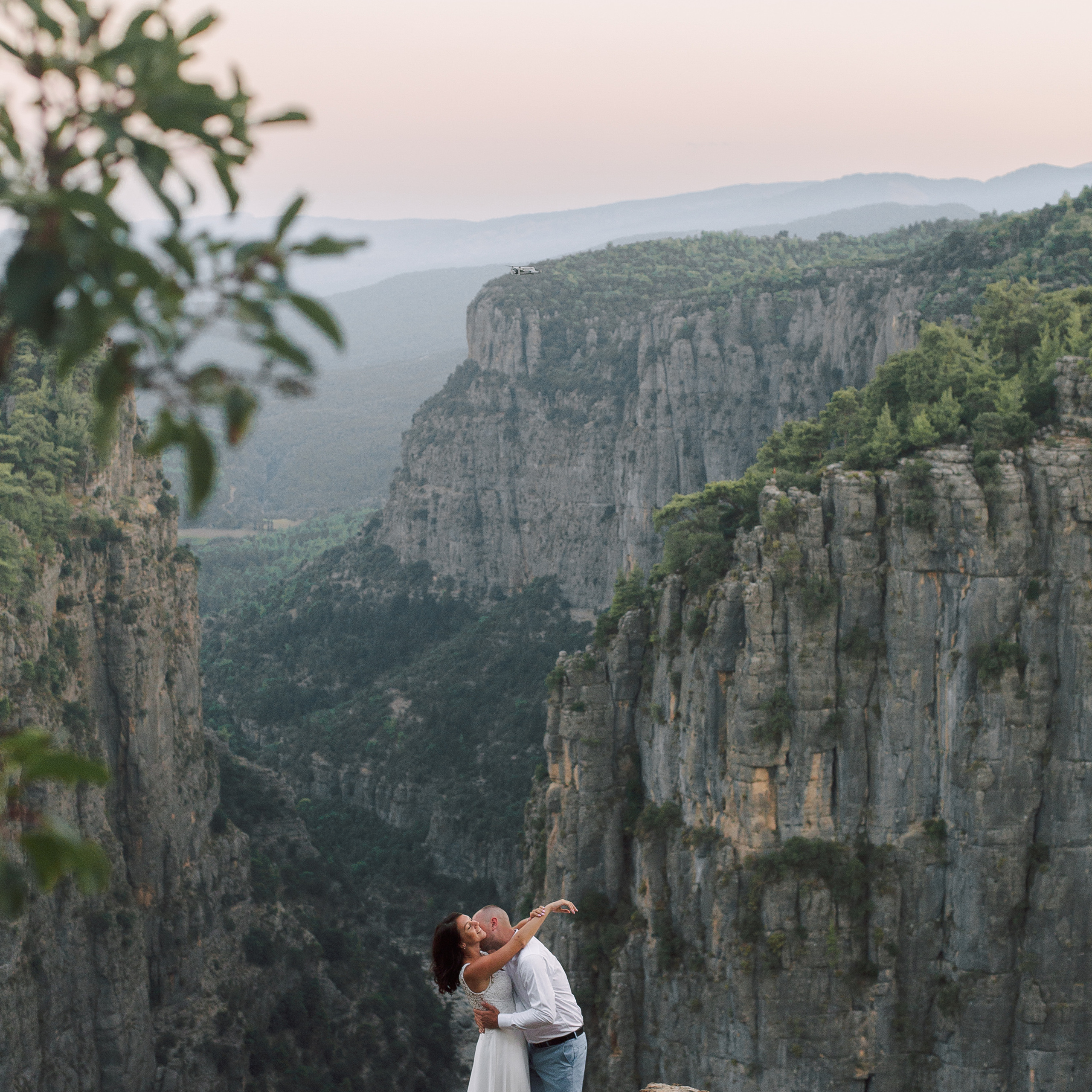 Парная фотосессия у каньона. Алсу Девели. Фотограф в Алании в Турции, Аланья, Сиде, Белек, Анталия, Кемер, Конаклы, Окурджалар. Фотосъемки в Алании. Фотосессия в Алания
