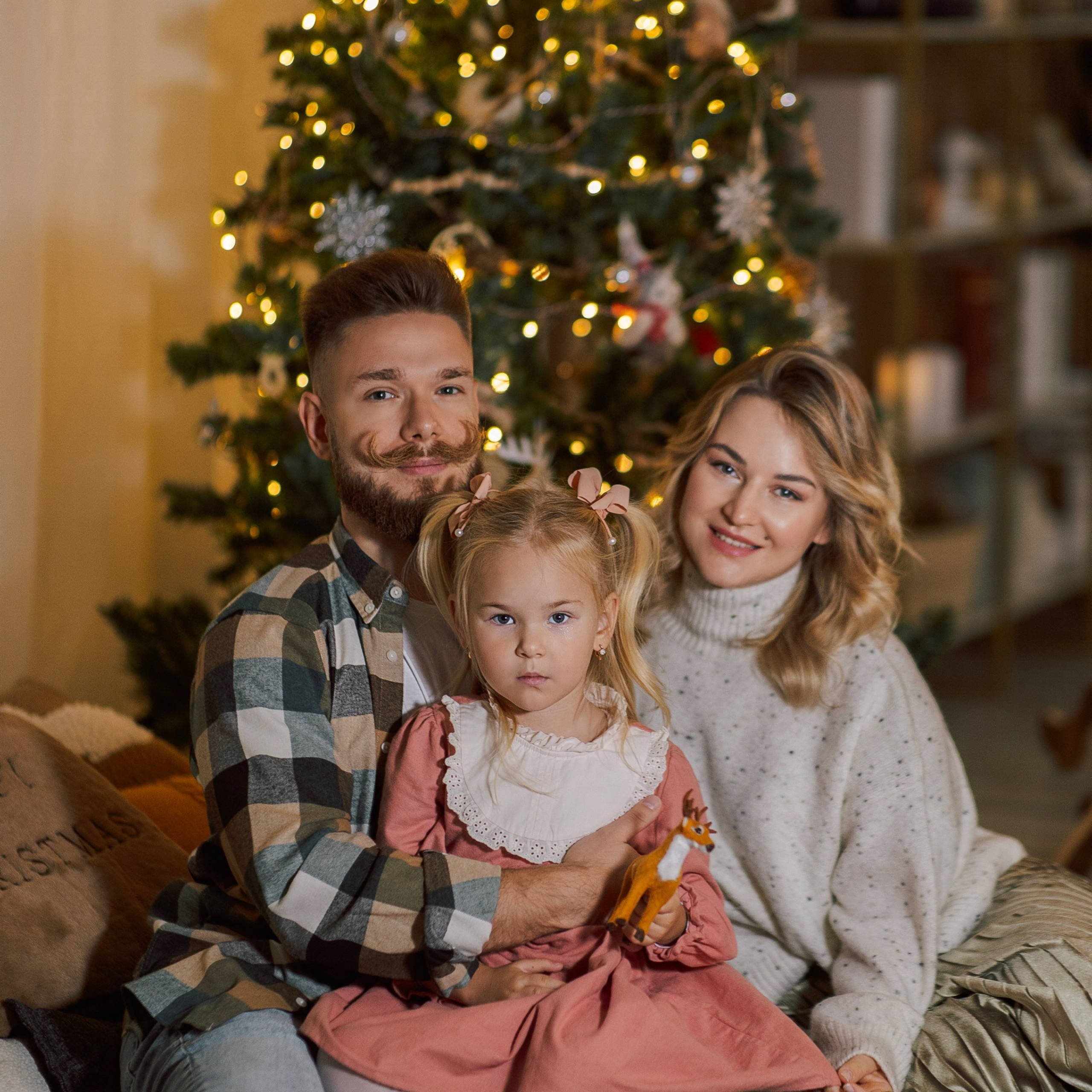 New Year’s family photo shoot…. Alsu Develi, Photographer in Turkey, Alanya, Side, Belek, Antalya, Kemer, Turkiye. Photoshooting in Alanya. Photosession in Belek, Side