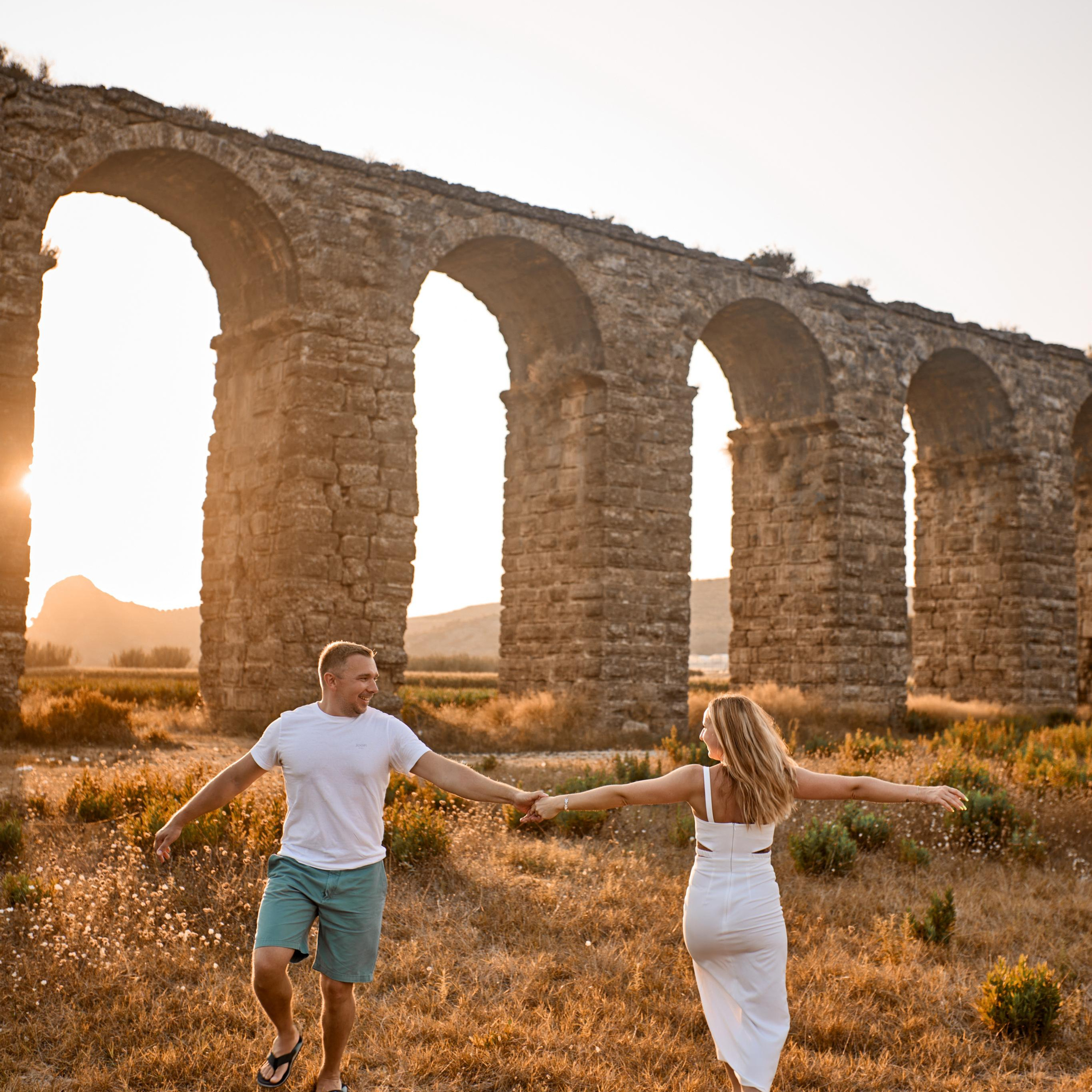 3. Sunset. Family photo session at the Aspendos aqueducts. Alsu Develi, Photographer in Turkey, Alanya, Side, Belek, Antalya, Kemer, Turkiye. Photoshooting in Alanya. Photosession in Belek, Side