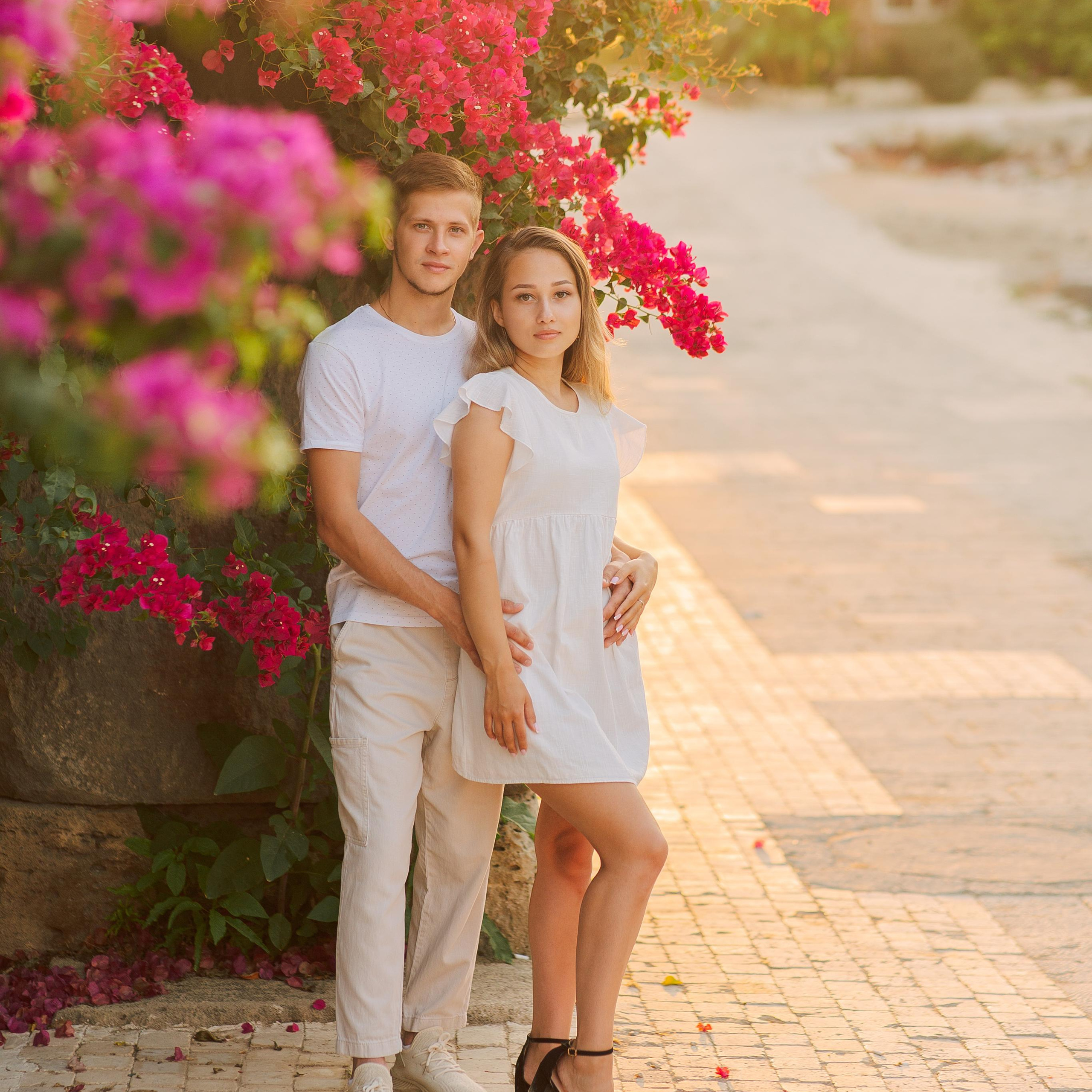 Couple photo shoot in the ancient city of Side at sunrise. Alsu Develi, Photographer in Turkey, Alanya, Side, Belek, Antalya, Kemer, Turkiye. Photoshooting in Alanya. Photosession in Belek, Side