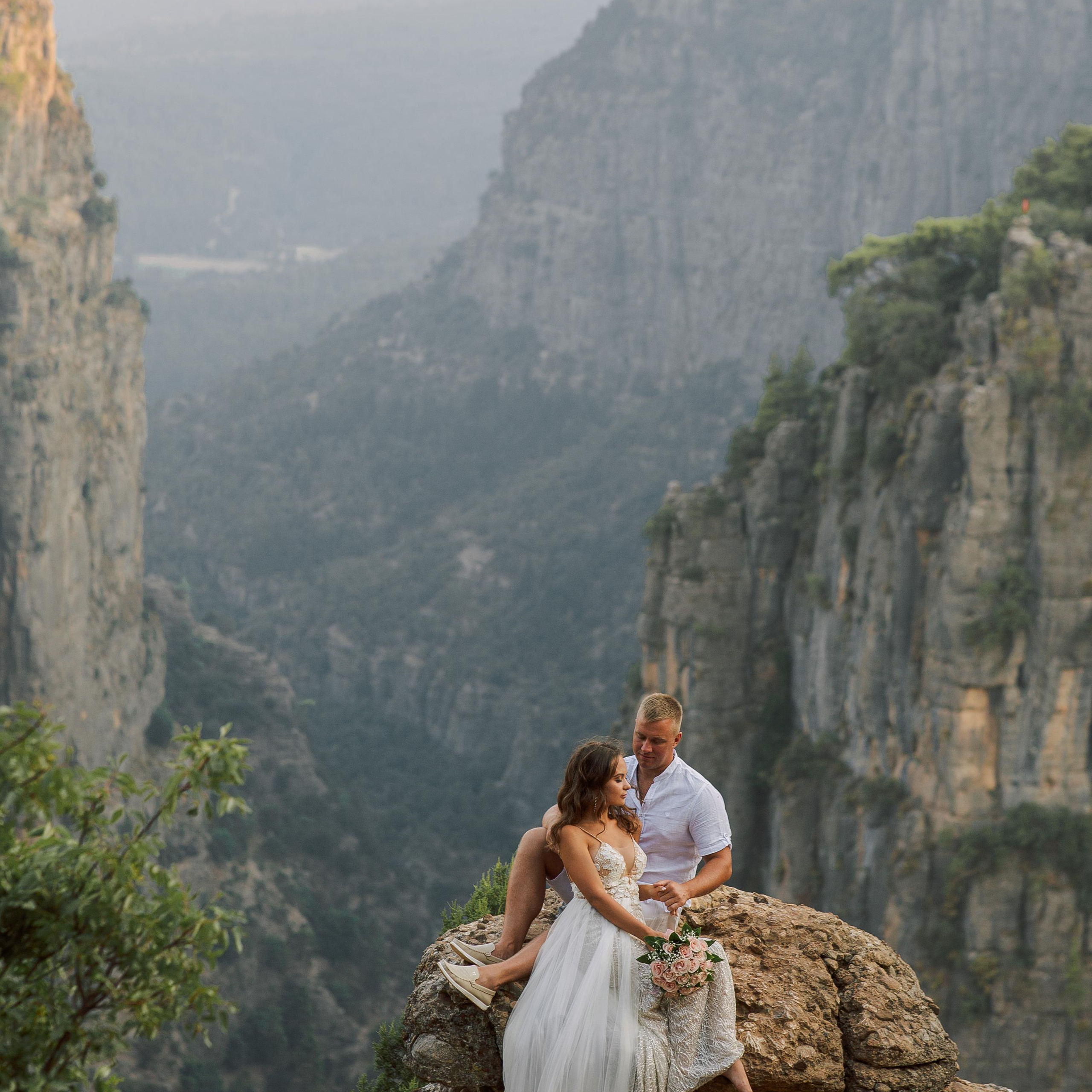 Wedding photo shoot in the canyon. Alsu Develi, Photographer in Turkey, Alanya, Side, Belek, Antalya, Kemer, Turkiye. Photoshooting in Alanya. Photosession in Belek, Side