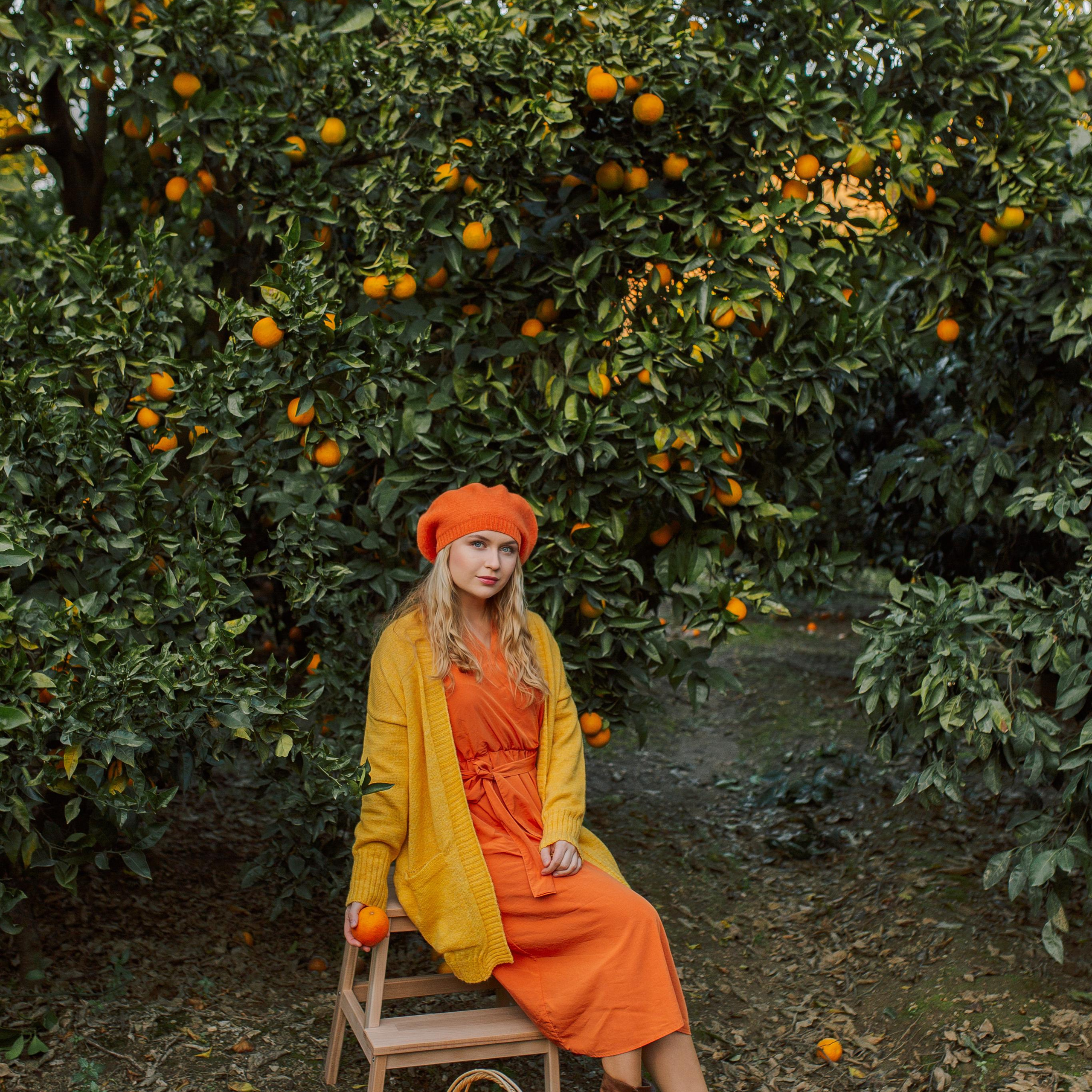 Фотосессия в апельсиновом саду. Алсу Девели. Фотограф в Алании в Турции, Аланья, Сиде, Белек, Анталия, Кемер, Конаклы, Окурджалар. Фотосъемки в Алании. Фотосессия в Алания