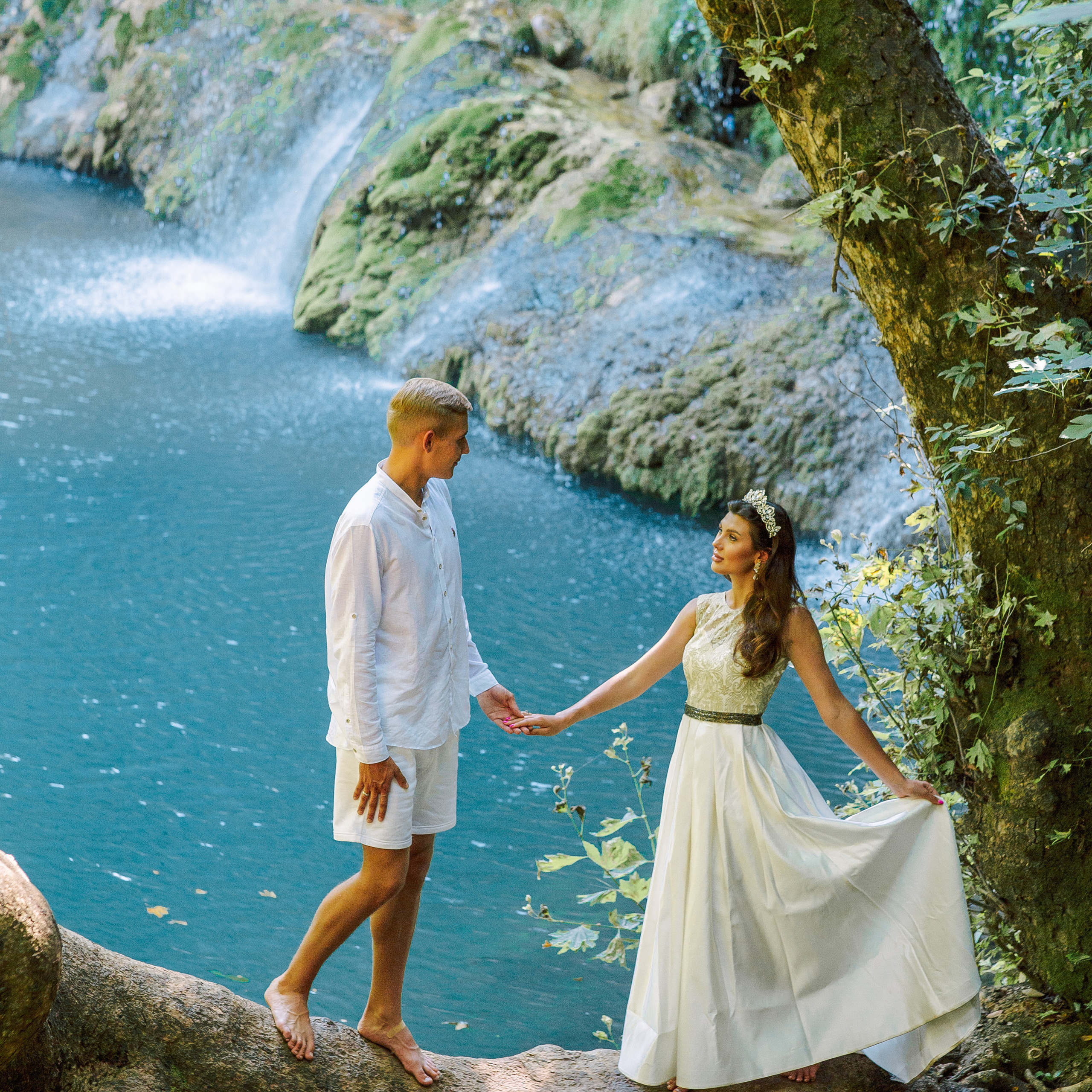 Свадебная фотосессия у водопада.Фотограф белек. Алсу Девели. Фотограф в Алании в Турции, Аланья, Сиде, Белек, Анталия, Кемер, Конаклы, Окурджалар. Фотосъемки в Алании. Фотосессия в Алания