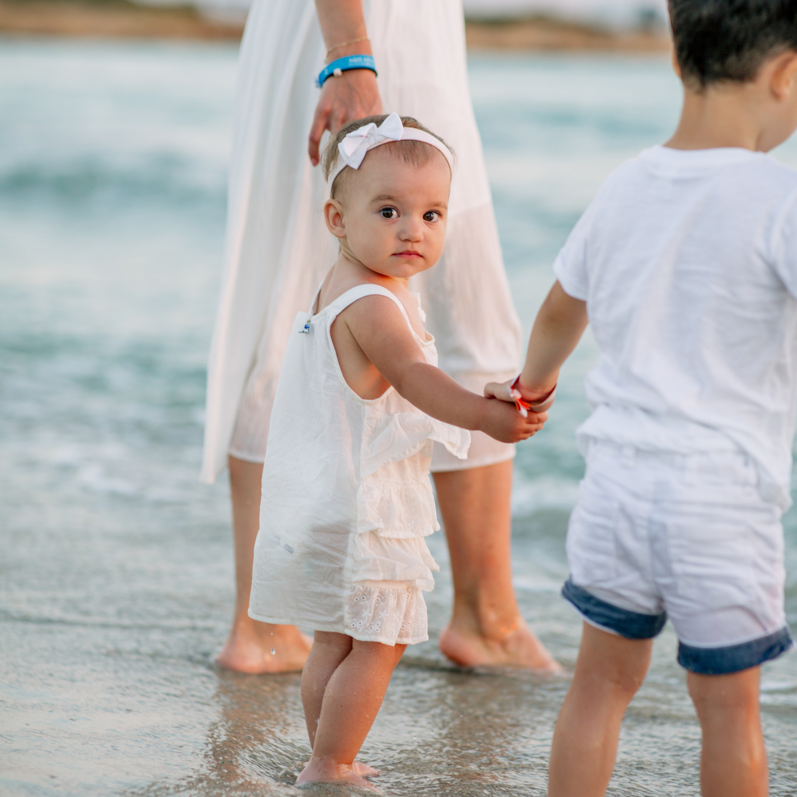 Family photo session in Didim. Alsu Develi, Photographer in Turkey, Alanya, Side, Belek, Antalya, Kemer, Turkiye. Photoshooting in Alanya. Photosession in Belek, Side