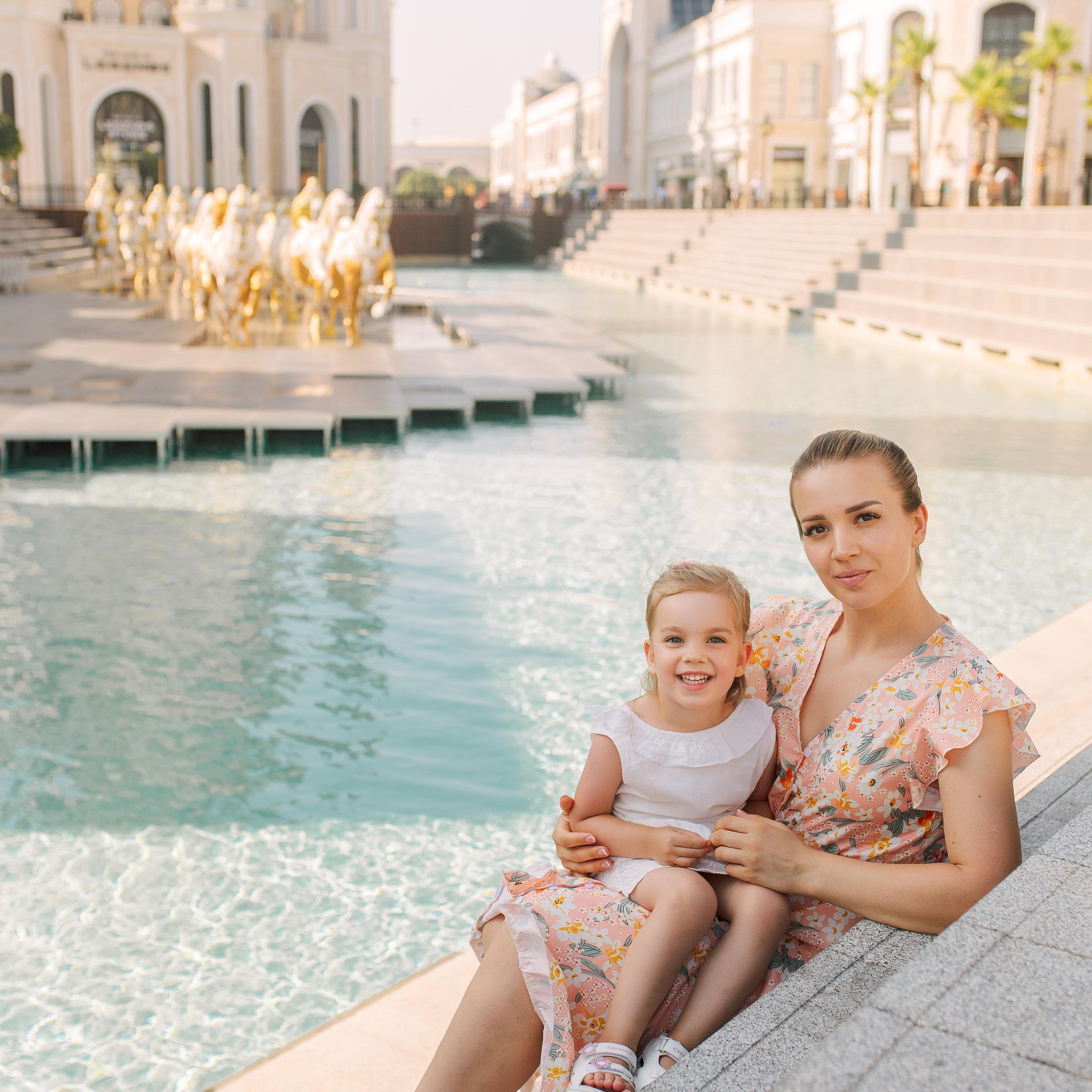 Family photo session in the Land of Legends park. Alsu Develi, Photographer in Turkey, Alanya, Side, Belek, Antalya, Kemer, Turkiye. Photoshooting in Alanya. Photosession in Belek, Side