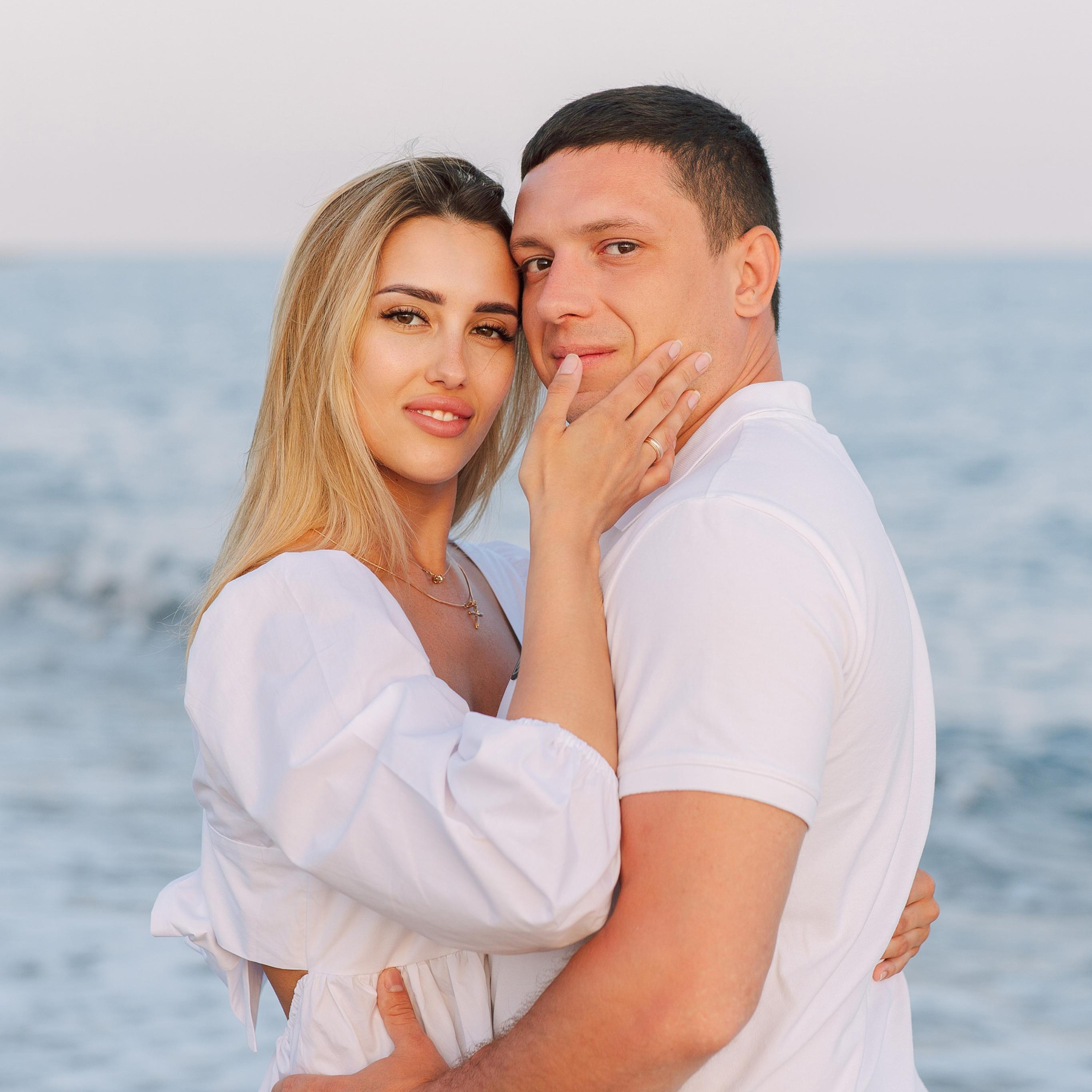 Family photo shoot on the beach in Belek at sunset. Alsu Develi, Photographer in Turkey, Alanya, Side, Belek, Antalya, Kemer, Turkiye. Photoshooting in Alanya. Photosession in Belek, Side