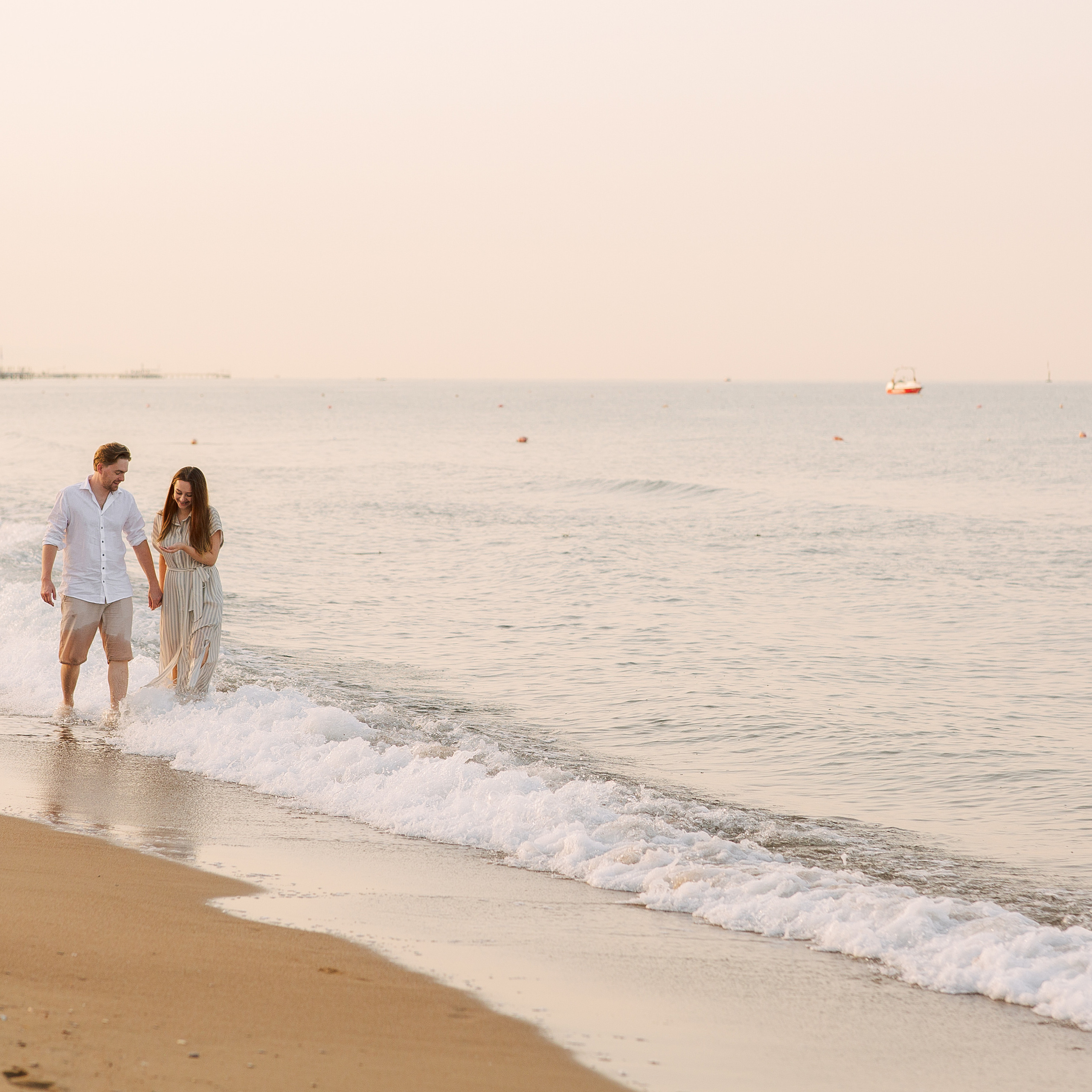 Sunrise. Love Story on the beach in Side. Alsu Develi, Photographer in Turkey, Alanya, Side, Belek, Antalya, Kemer, Turkiye. Photoshooting in Alanya. Photosession in Belek, Side